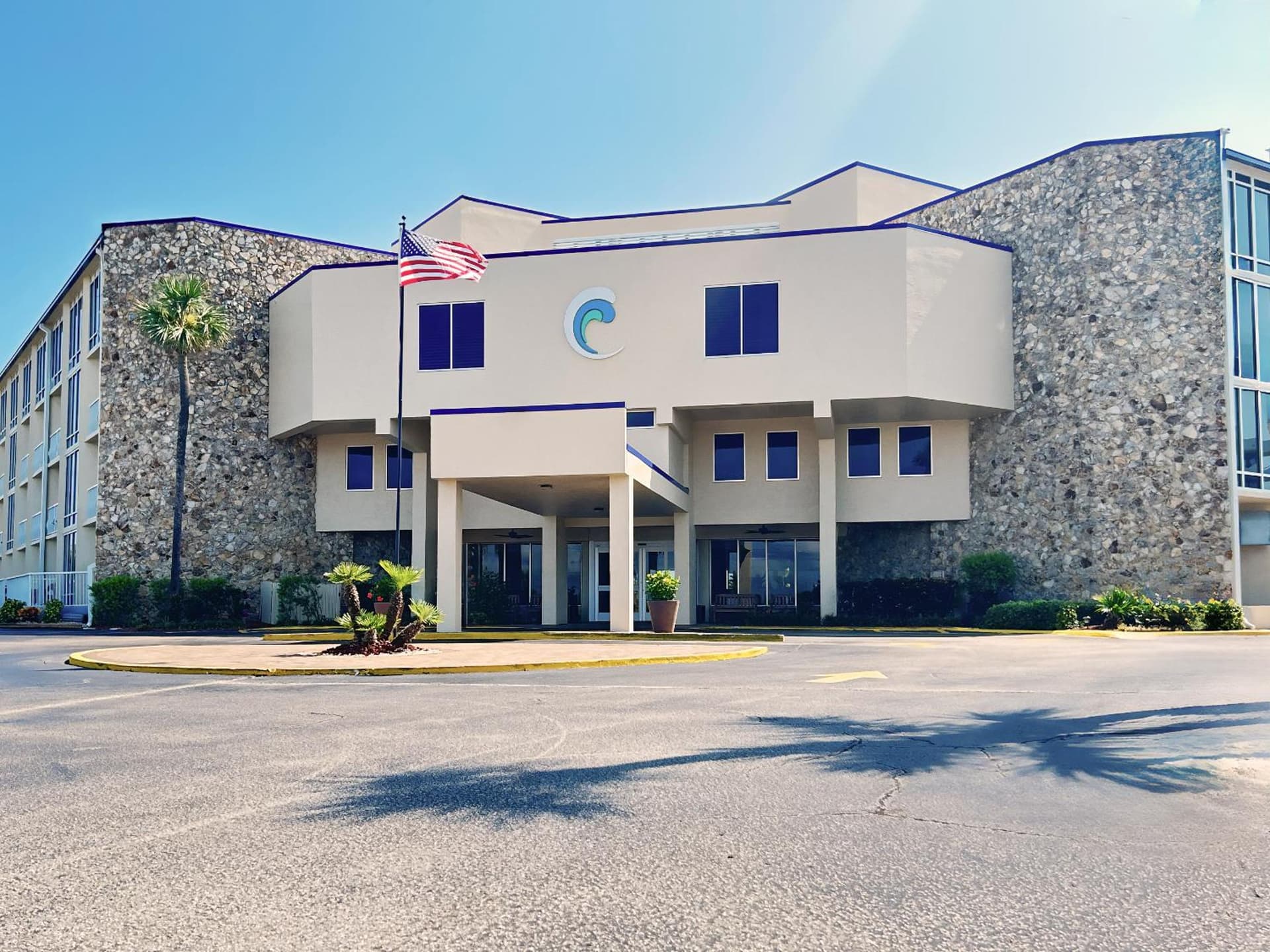 Ocean East Resort Club featured exterior or lobby in Ormond Beach, FL — similar hotel