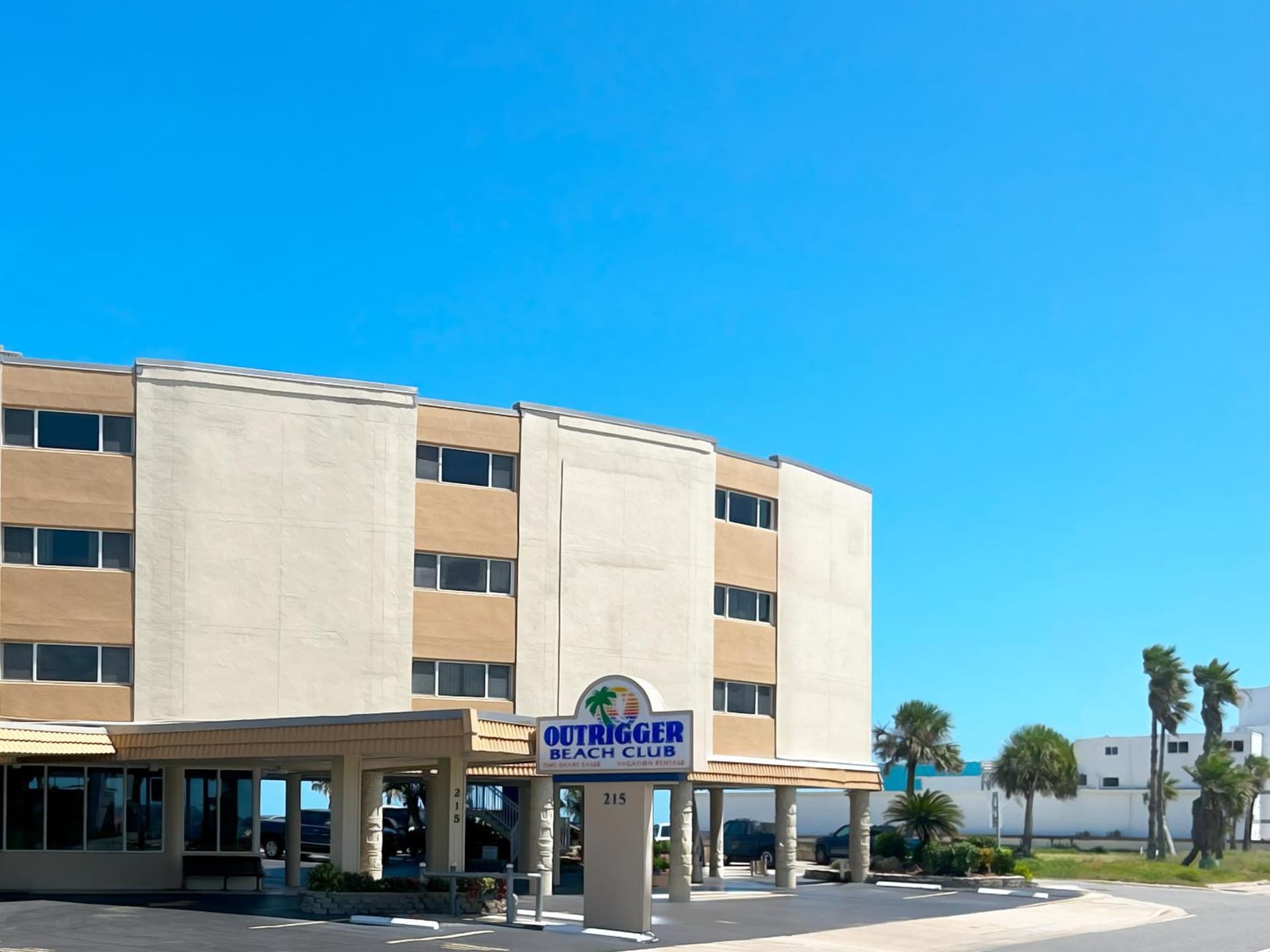 Outrigger Beach Club Resort by CoolVacay featured exterior or lobby in Ormond Beach, FL — similar hotel