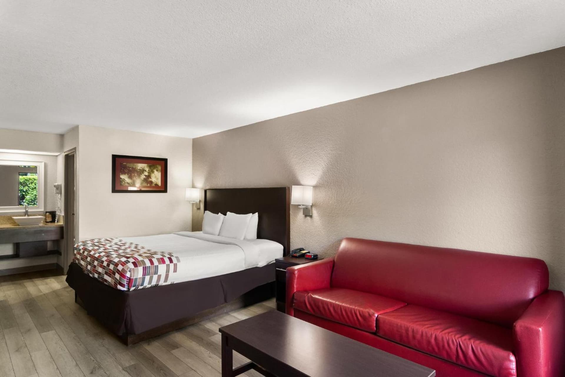 Red Roof Inn Kingsland interior in Kingsland, GA — gallery photo 2