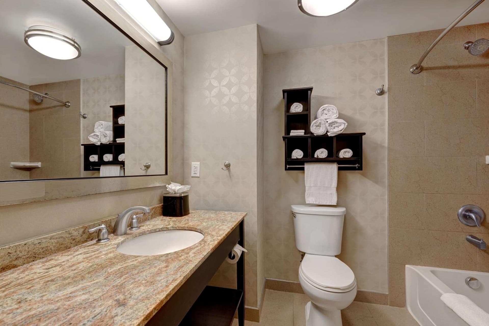 Hampton Inn & Suites Tampa Northwest/Oldsmar interior in Oldsmar, FL — gallery photo 2