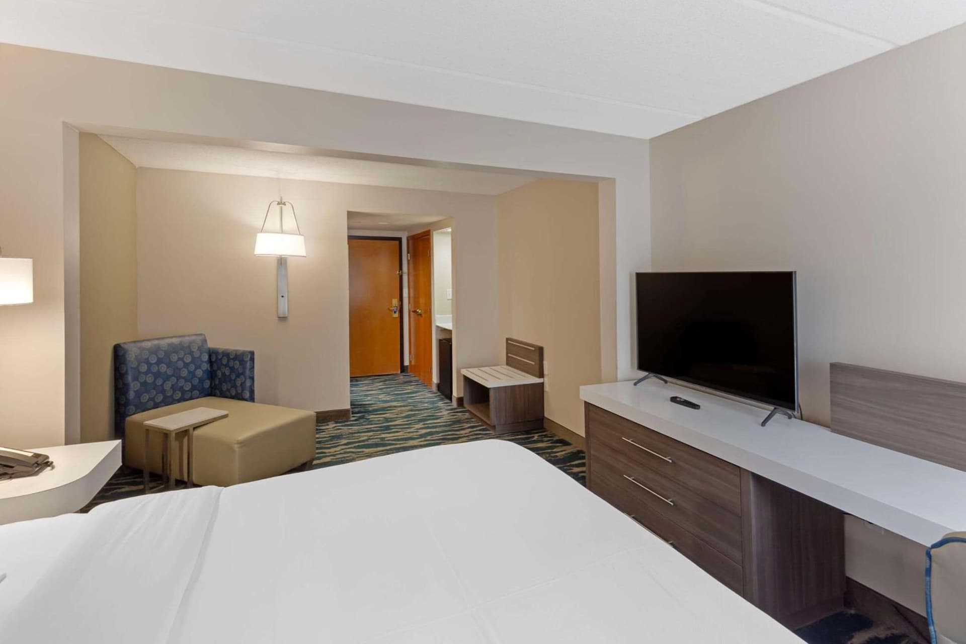 Comfort Inn & Suites Greenville Near East Carolina University gallery photo in Greenville, NC — image 31