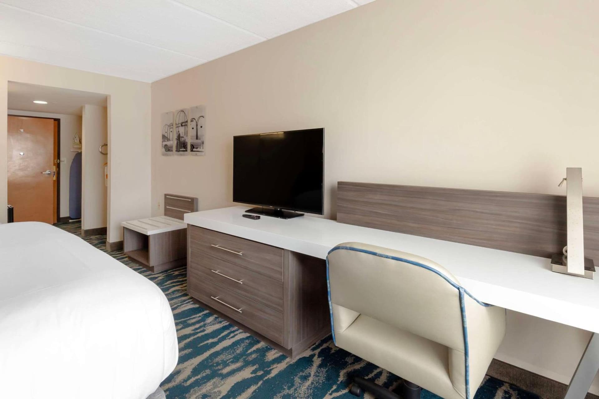 Comfort Inn & Suites Greenville Near East Carolina University gallery photo in Greenville, NC — image 66