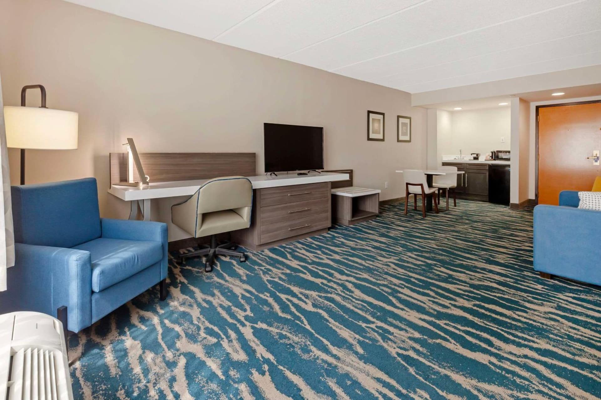 Comfort Inn & Suites Greenville Near East Carolina University gallery photo in Greenville, NC — image 27