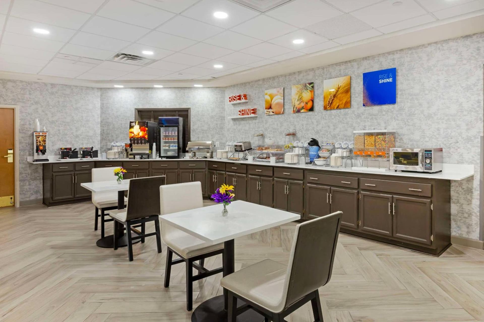 Comfort Inn & Suites Greenville Near East Carolina University gallery photo in Greenville, NC — image 57