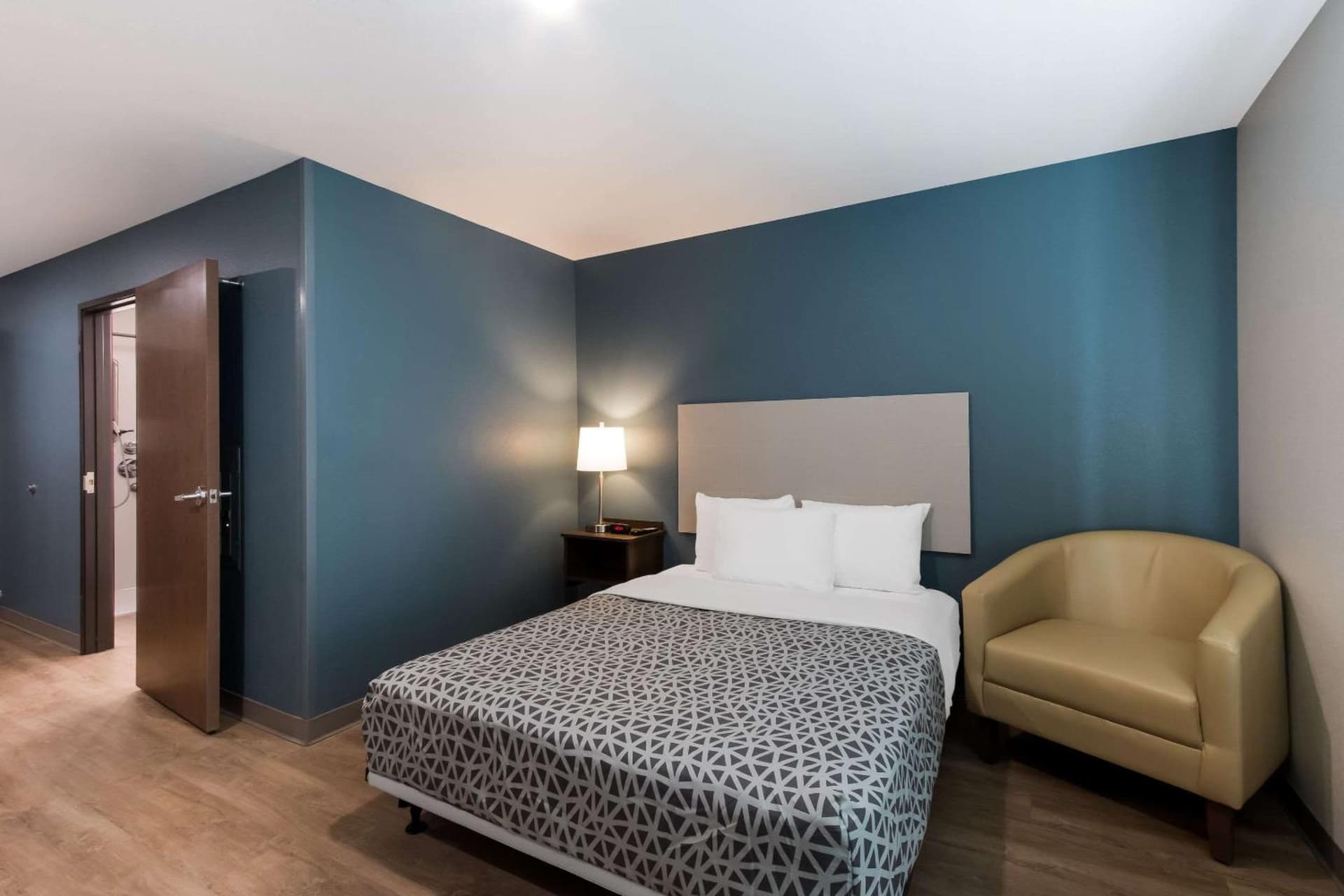 WoodSpring Suites Chandler Airport gallery photo in Chandler, AZ — image 20