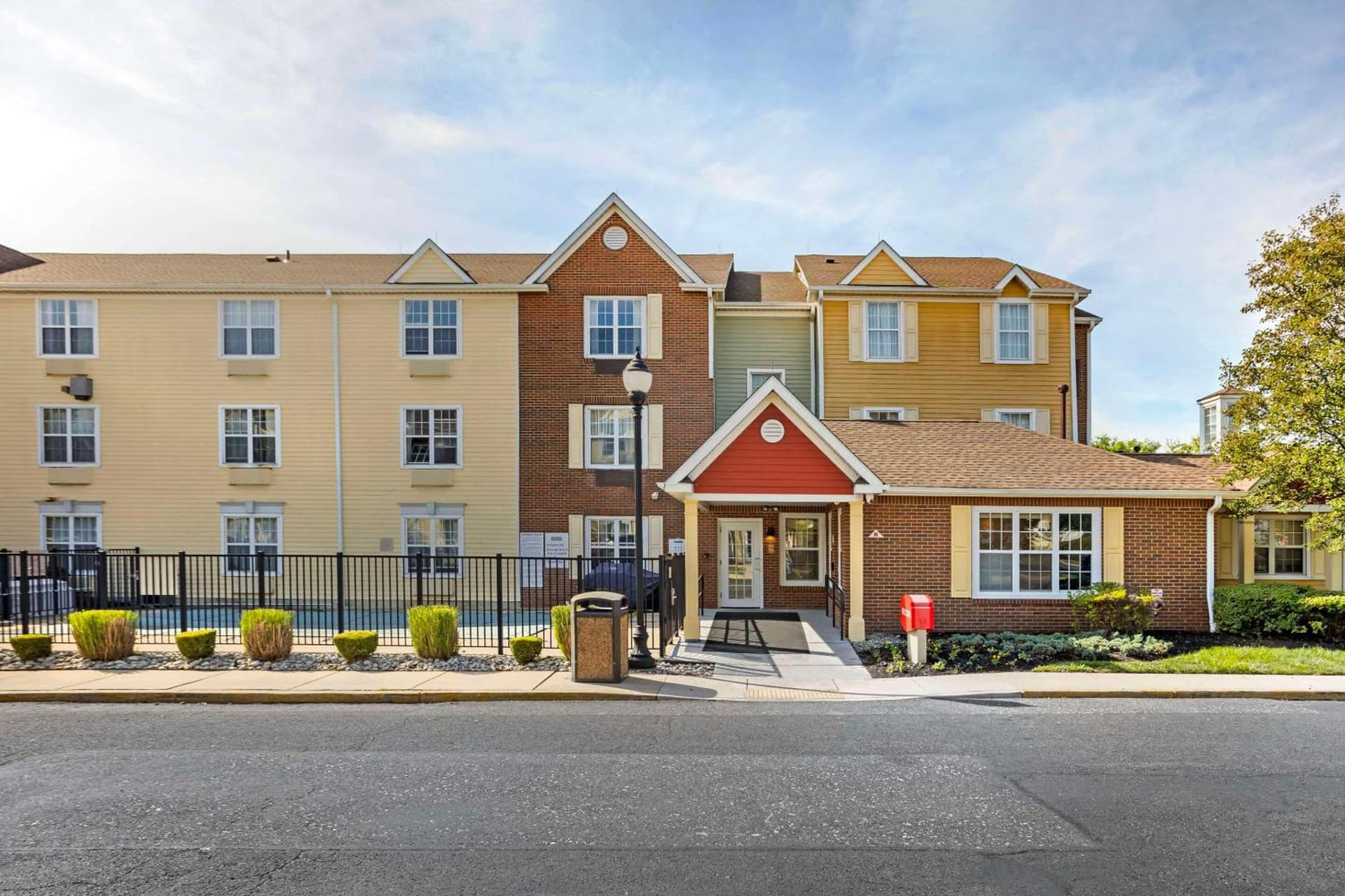 MainStay Suites Mt Laurel - Philadelphia interior in Mount Laurel, NJ — gallery photo 2