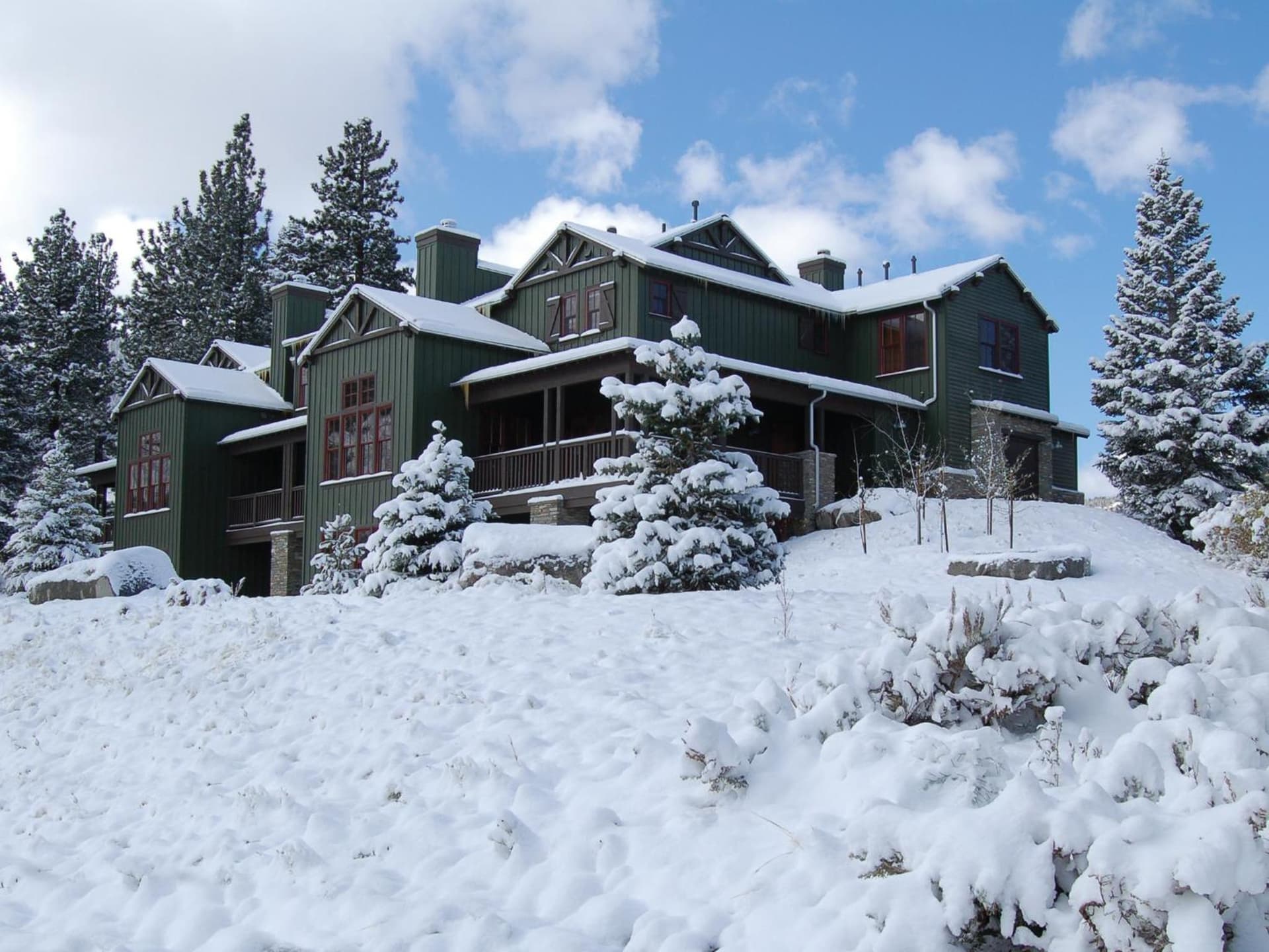 Snowcreek Resort Vacation Rentals featured exterior or lobby in Mammoth Lakes, CA — similar hotel