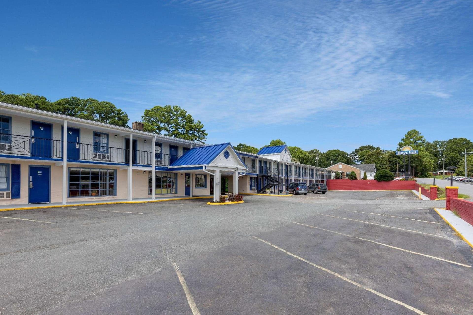 Days Inn by Wyndham Lincolnton interior in Lincolnton, NC — gallery photo 2
