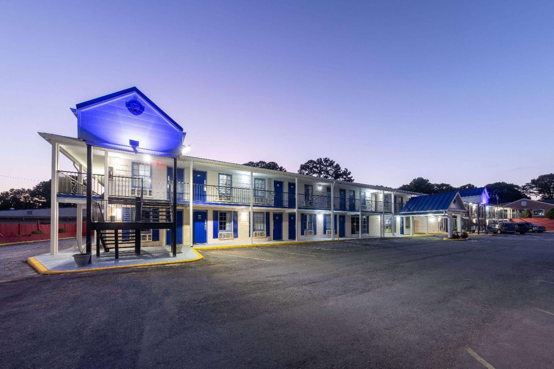 Days Inn by Wyndham Lincolnton property views in Lincolnton, NC — gallery photo 3