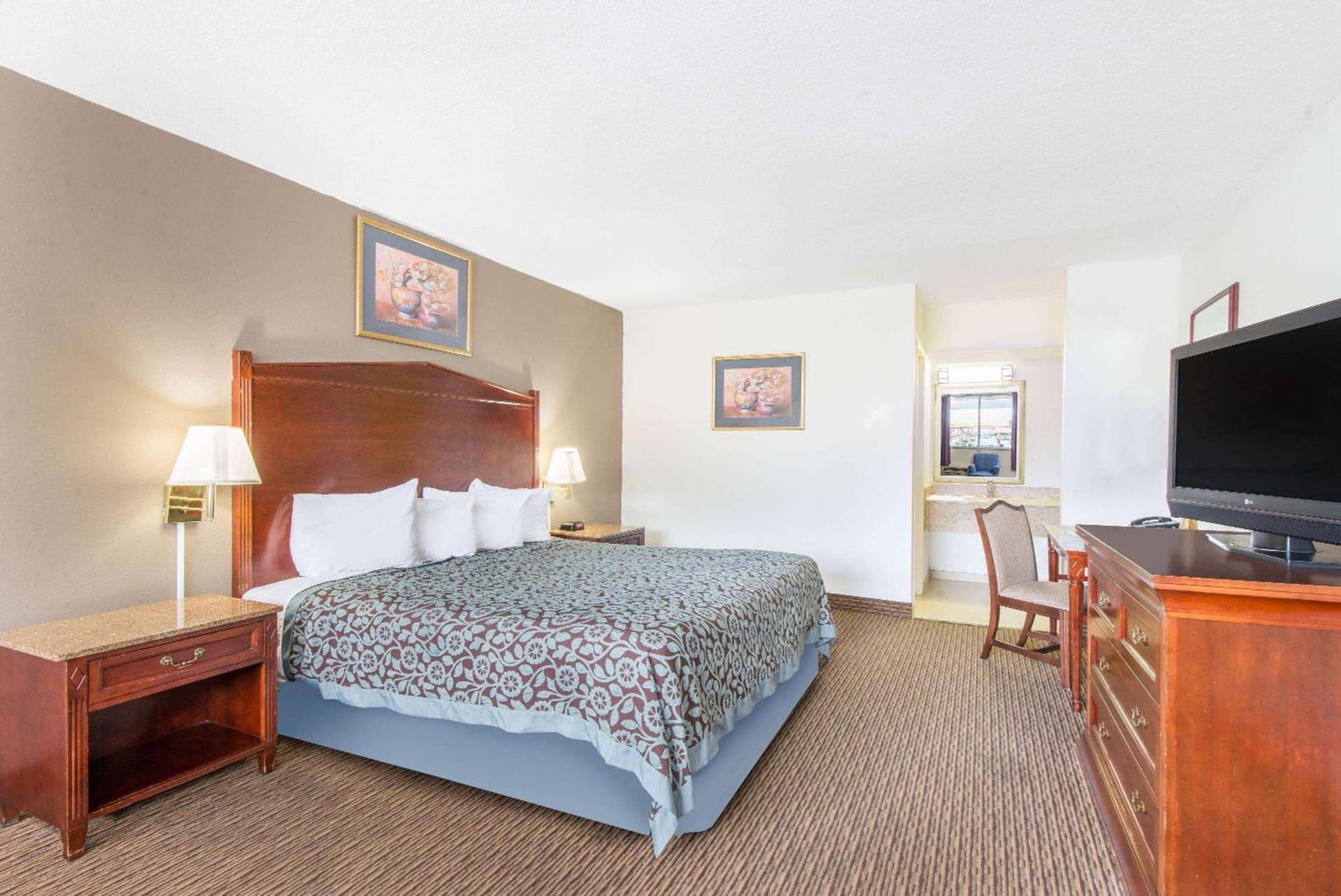 Days Inn by Wyndham Arlington Pentagon gallery photo in Arlington, VA — image 6