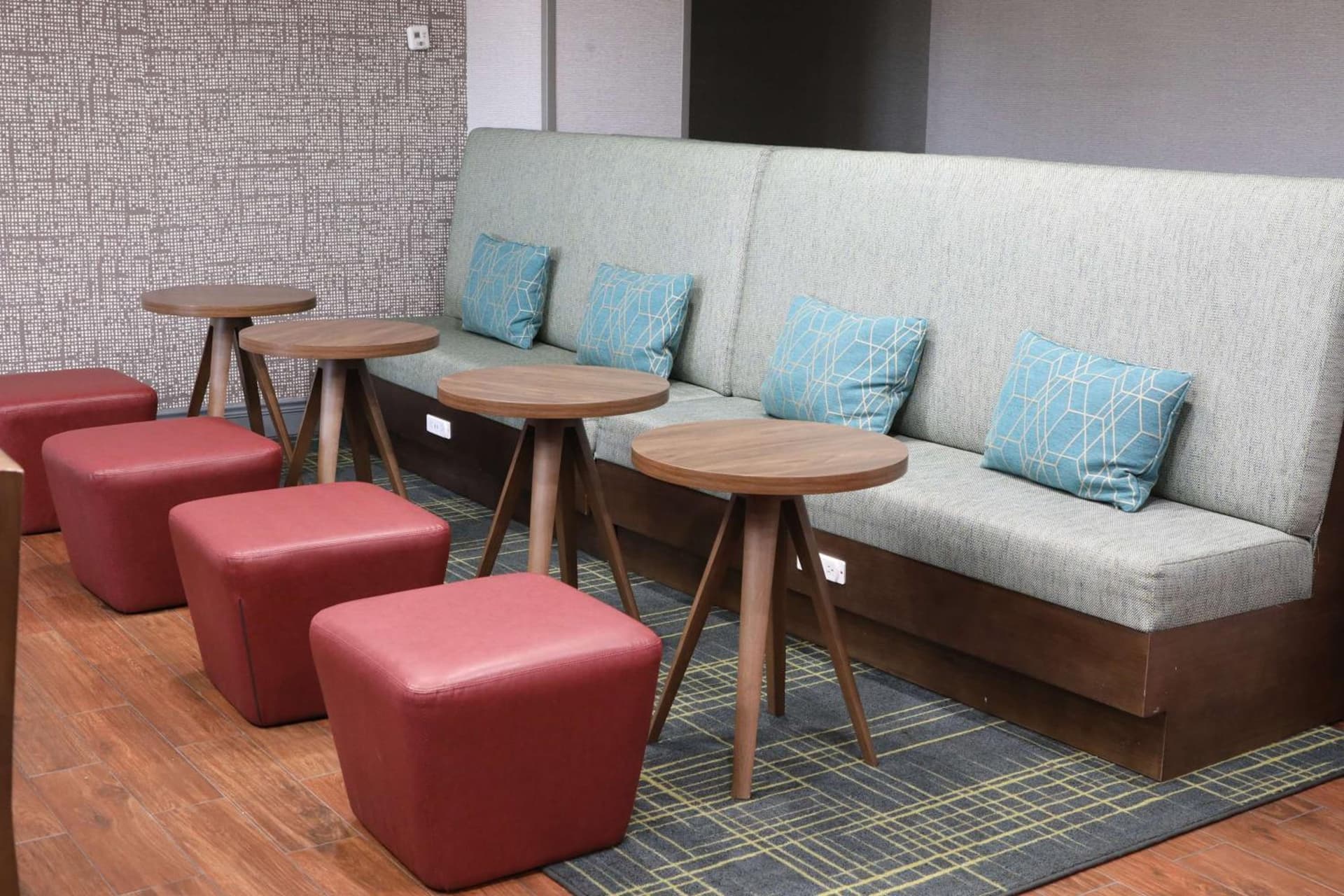 Hampton Inn Hutchinson interior in Hutchinson, KS — gallery photo 2