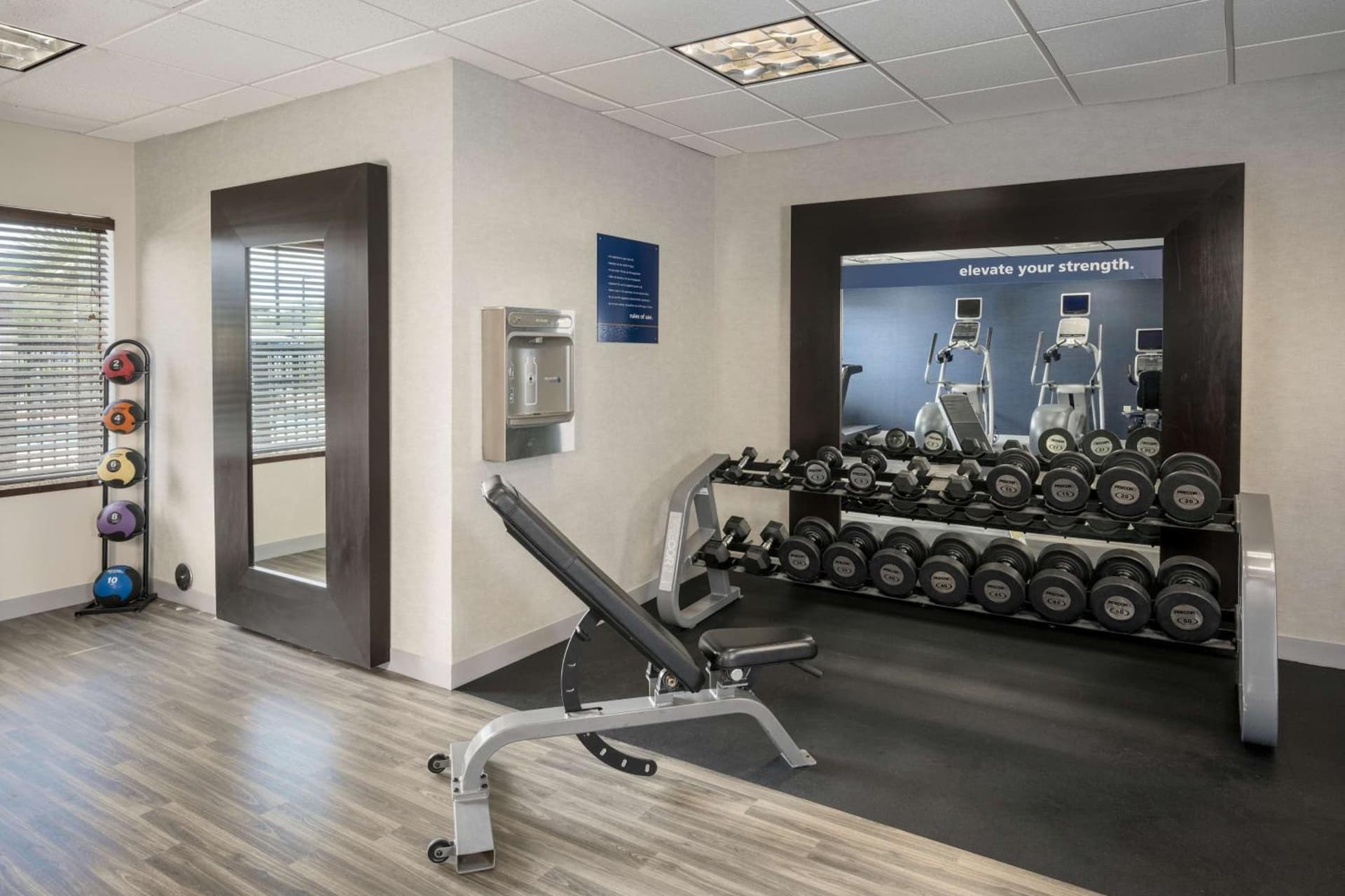 Hampton Inn & Suites Phoenix North/Happy Valley interior in Phoenix, AZ — gallery photo 2