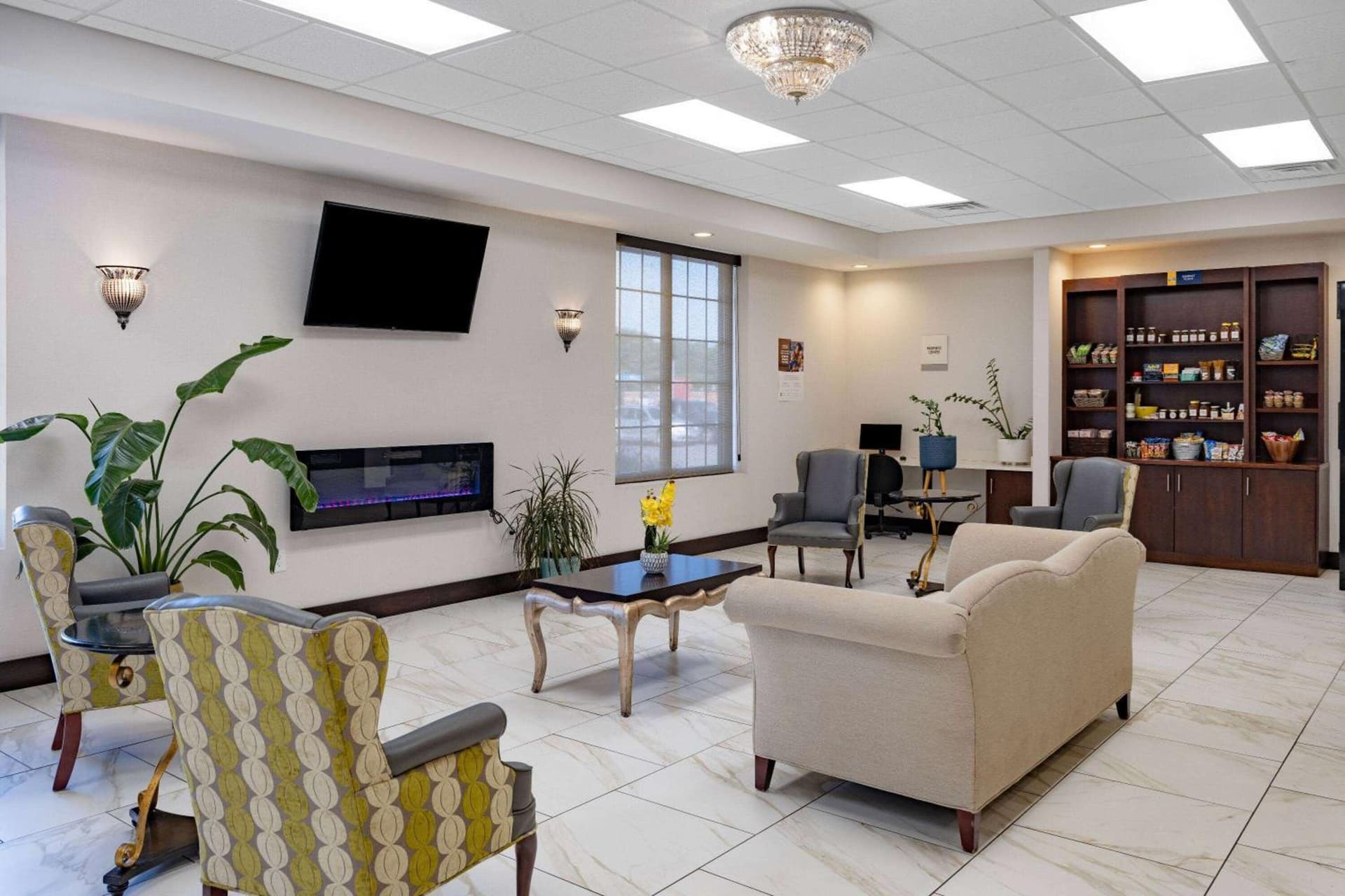 Days Inn and Suites by Wyndham Oxford interior in Oxford, NC — gallery photo 2