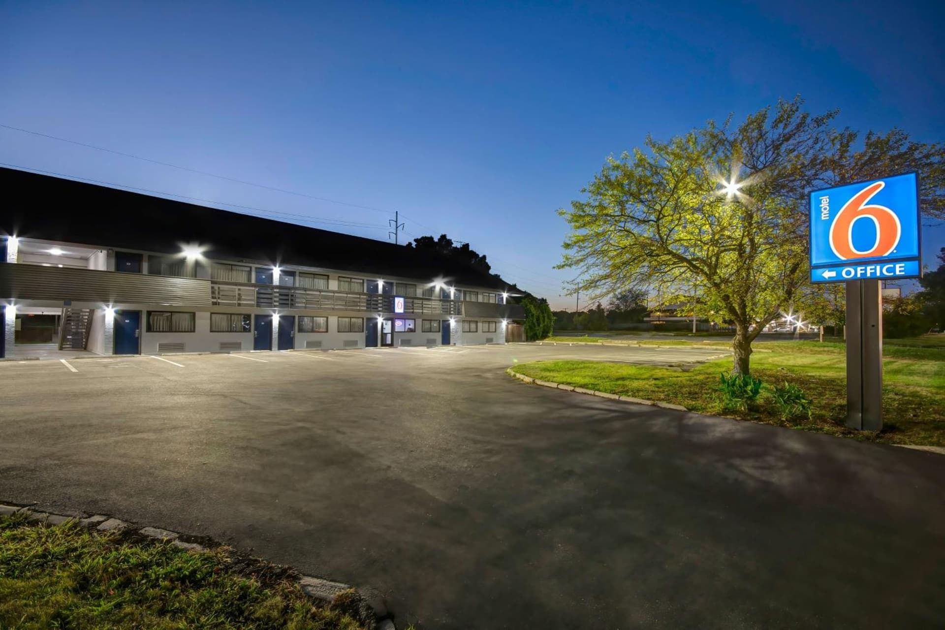 Motel 6 Columbus OH - OSU North featured exterior or lobby in Columbus, OH — similar hotel