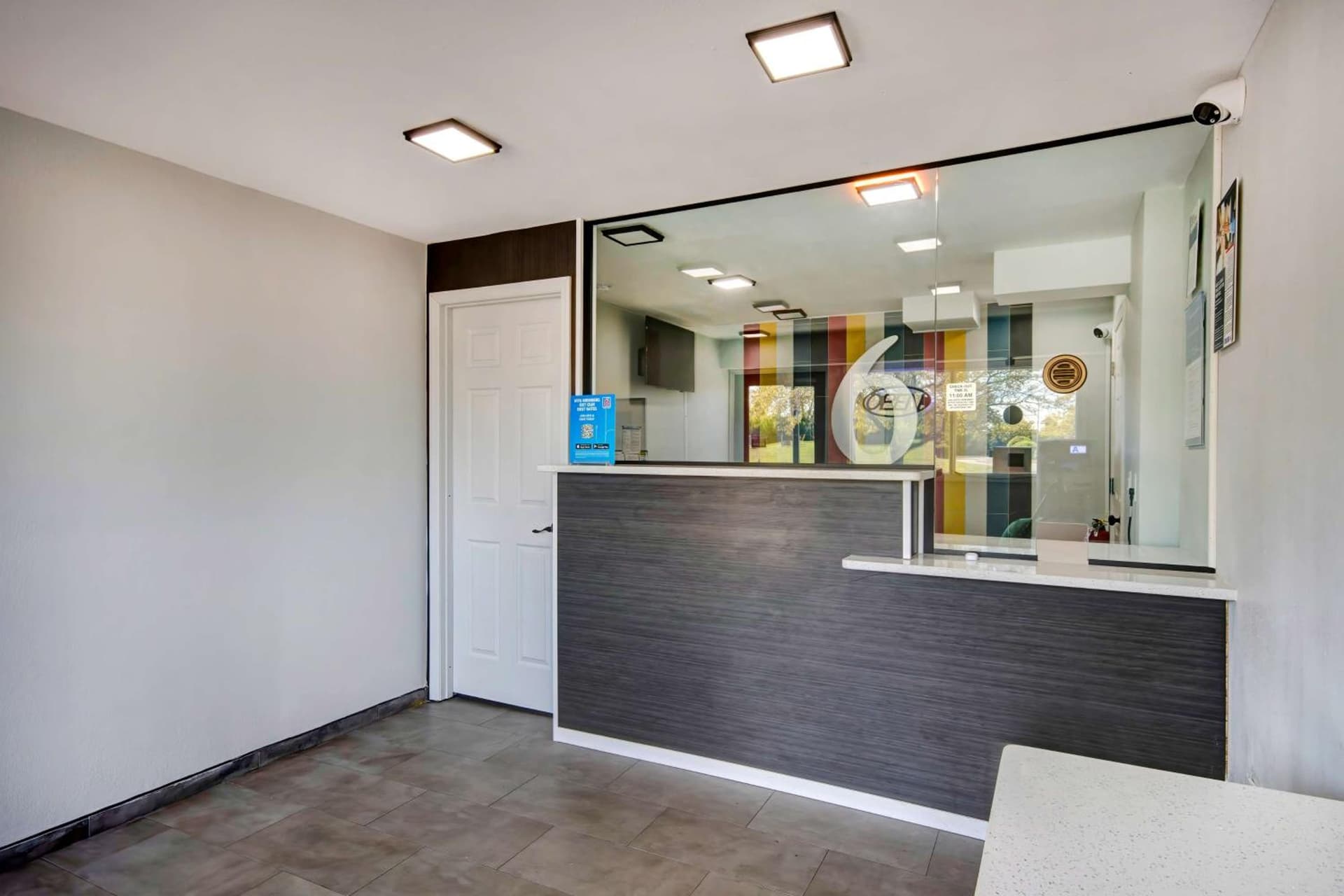 Motel 6 Columbus OH - OSU North interior in Columbus, OH — gallery photo 2