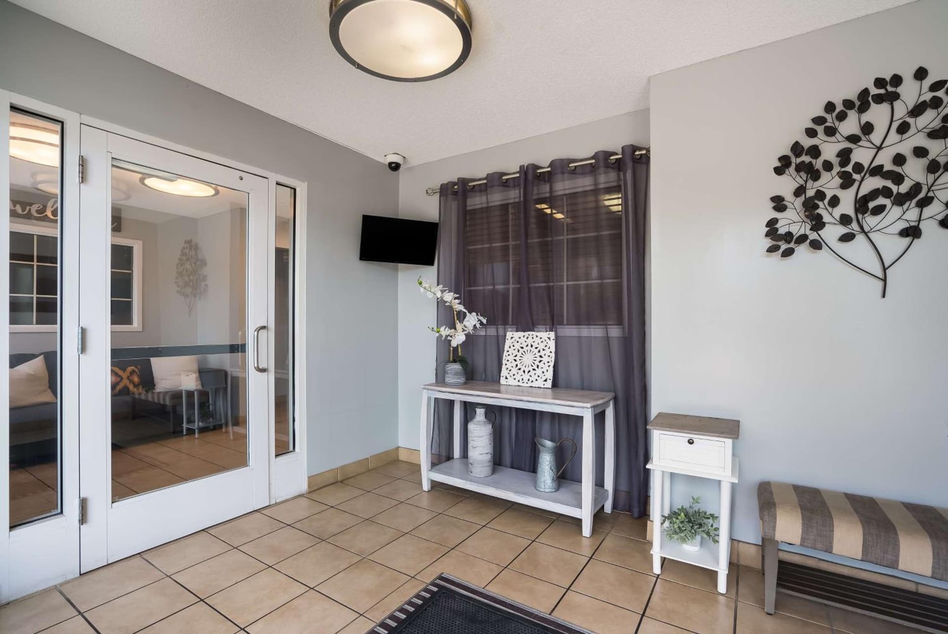 Sonesta Simply Suites Des Moines interior in West Des Moines, IA — gallery photo 2