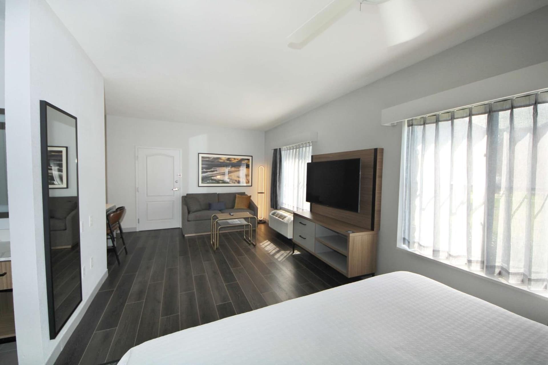 Homewood Suites Beaumont gallery photo in Beaumont, TX — image 55