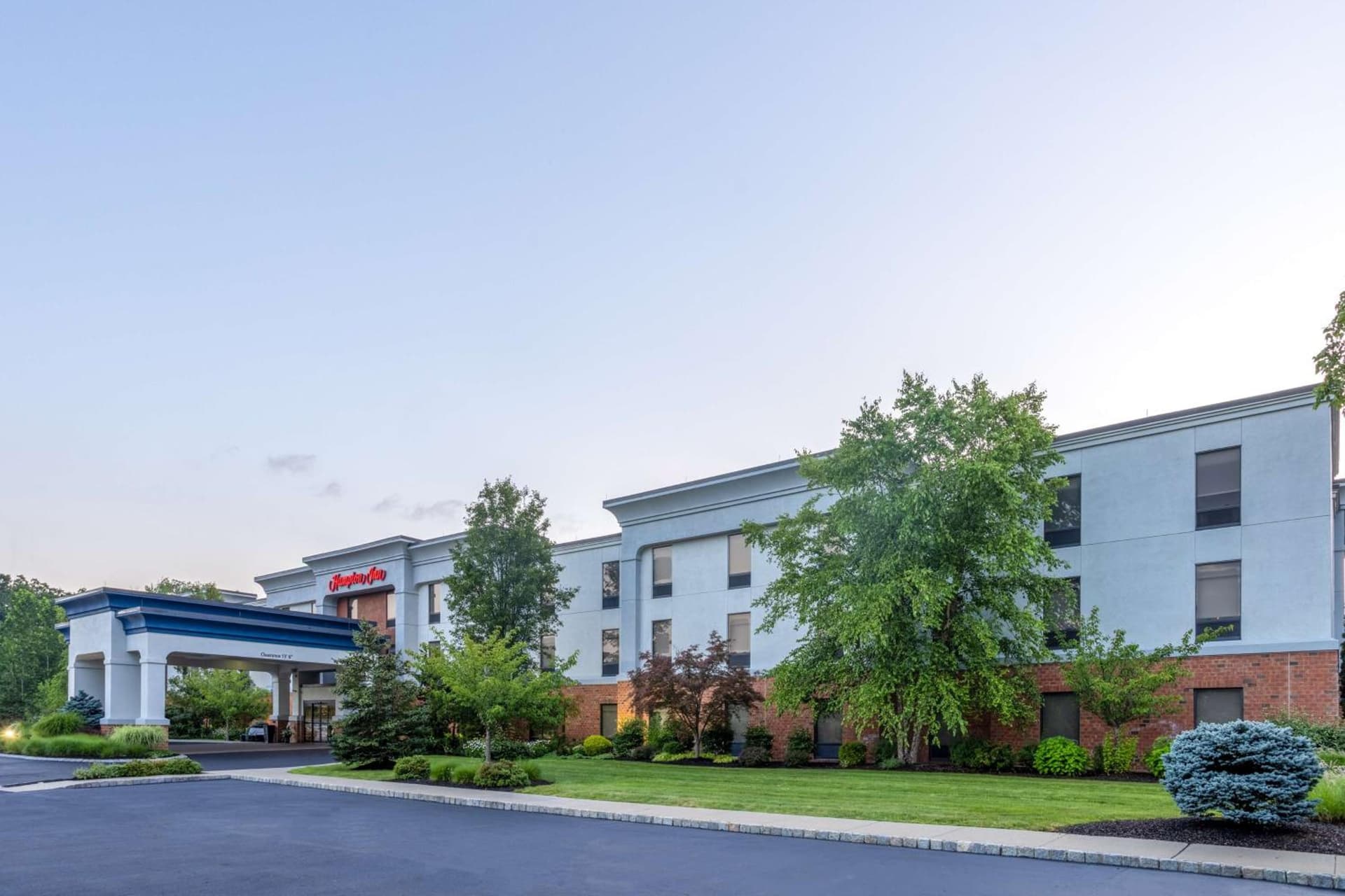 Hampton Inn Harriman Woodbury interior in Central Valley, NY — gallery photo 2