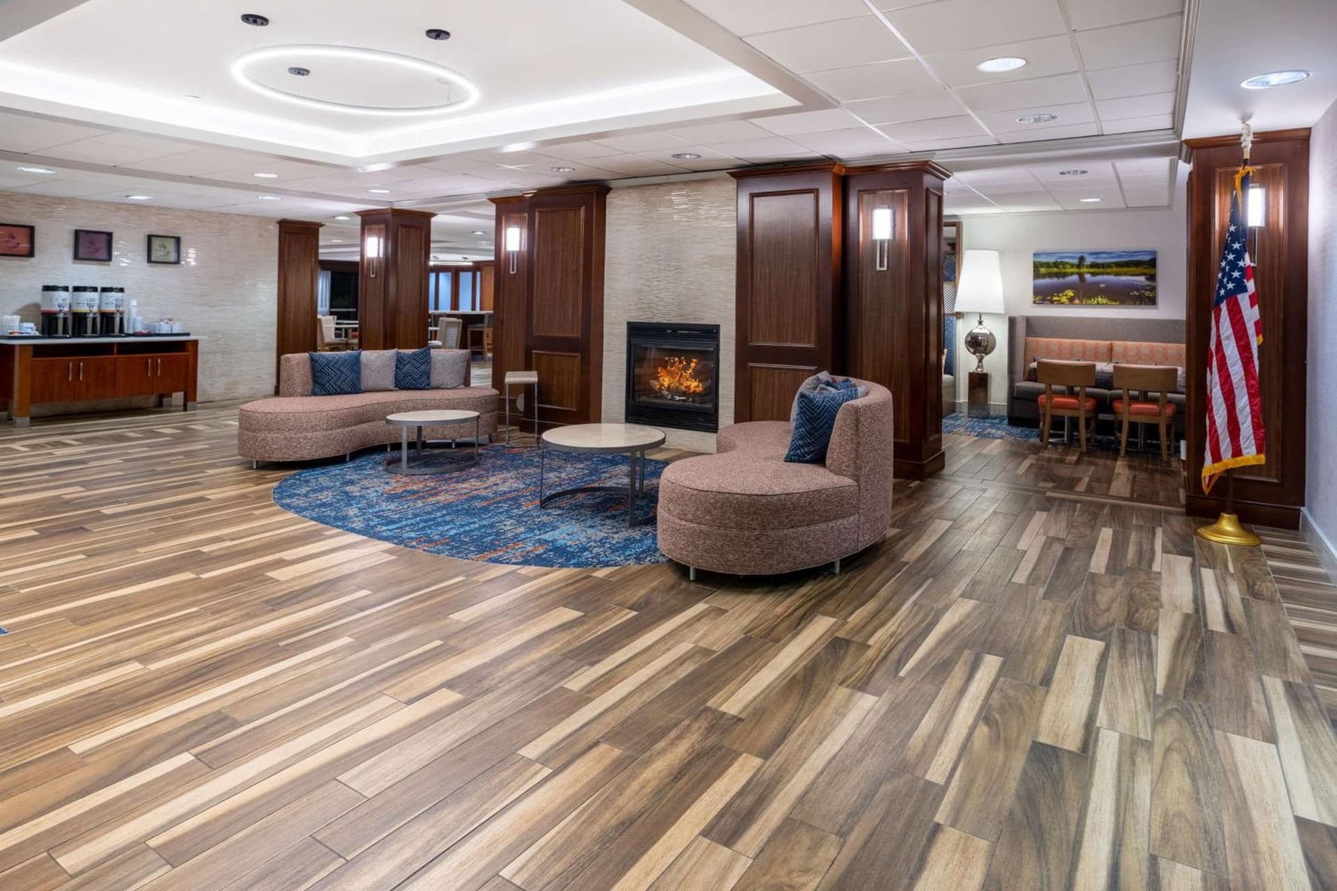 Hampton Inn Harriman Woodbury interior in Central Valley, NY — gallery photo 2