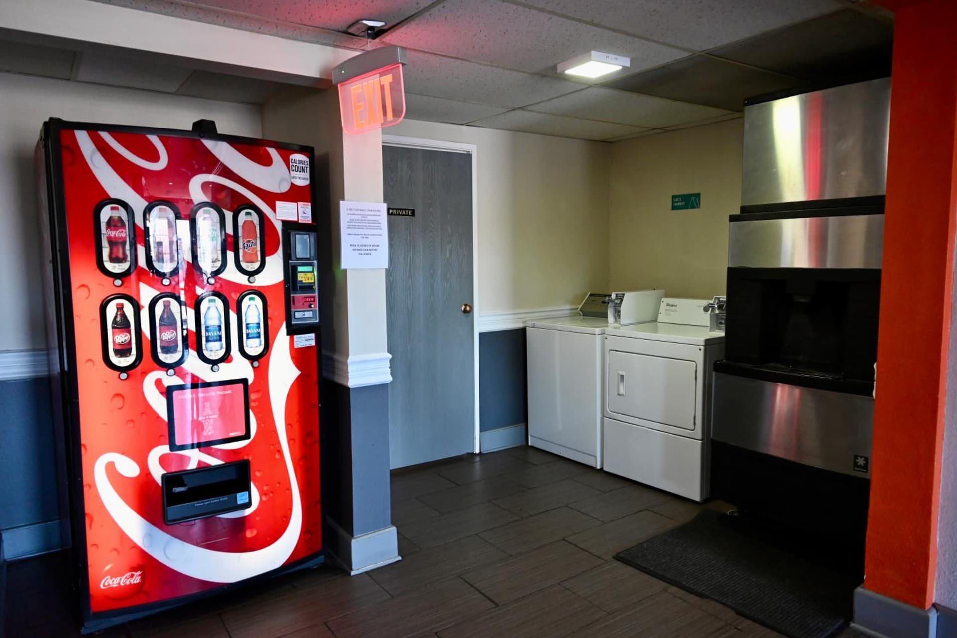 Howard Johnson by Wyndham Near Schlitterbahn gallery photo in New Braunfels, TX — image 39