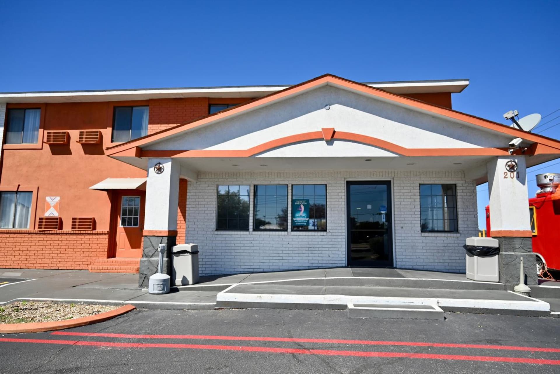 Howard Johnson by Wyndham Near Schlitterbahn gallery photo in New Braunfels, TX — image 37