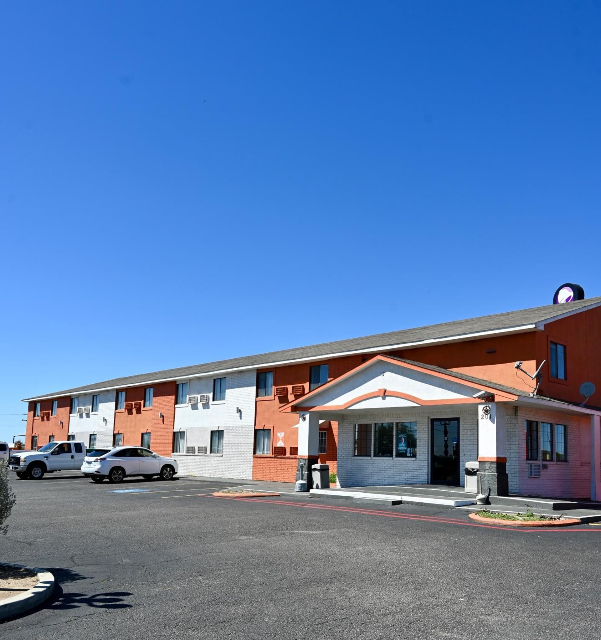 Howard Johnson by Wyndham Near Schlitterbahn gallery photo in New Braunfels, TX — image 11
