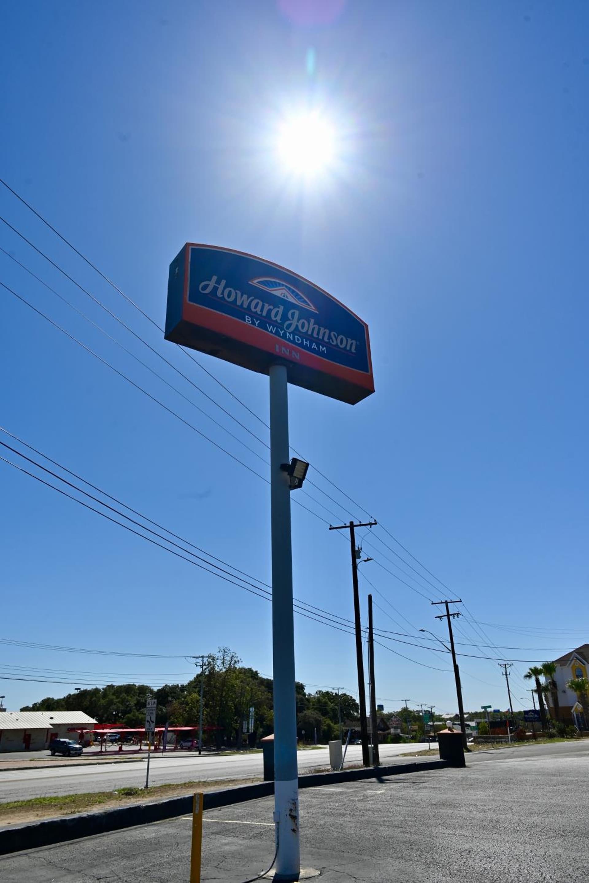 Howard Johnson by Wyndham Near Schlitterbahn gallery photo in New Braunfels, TX — image 15