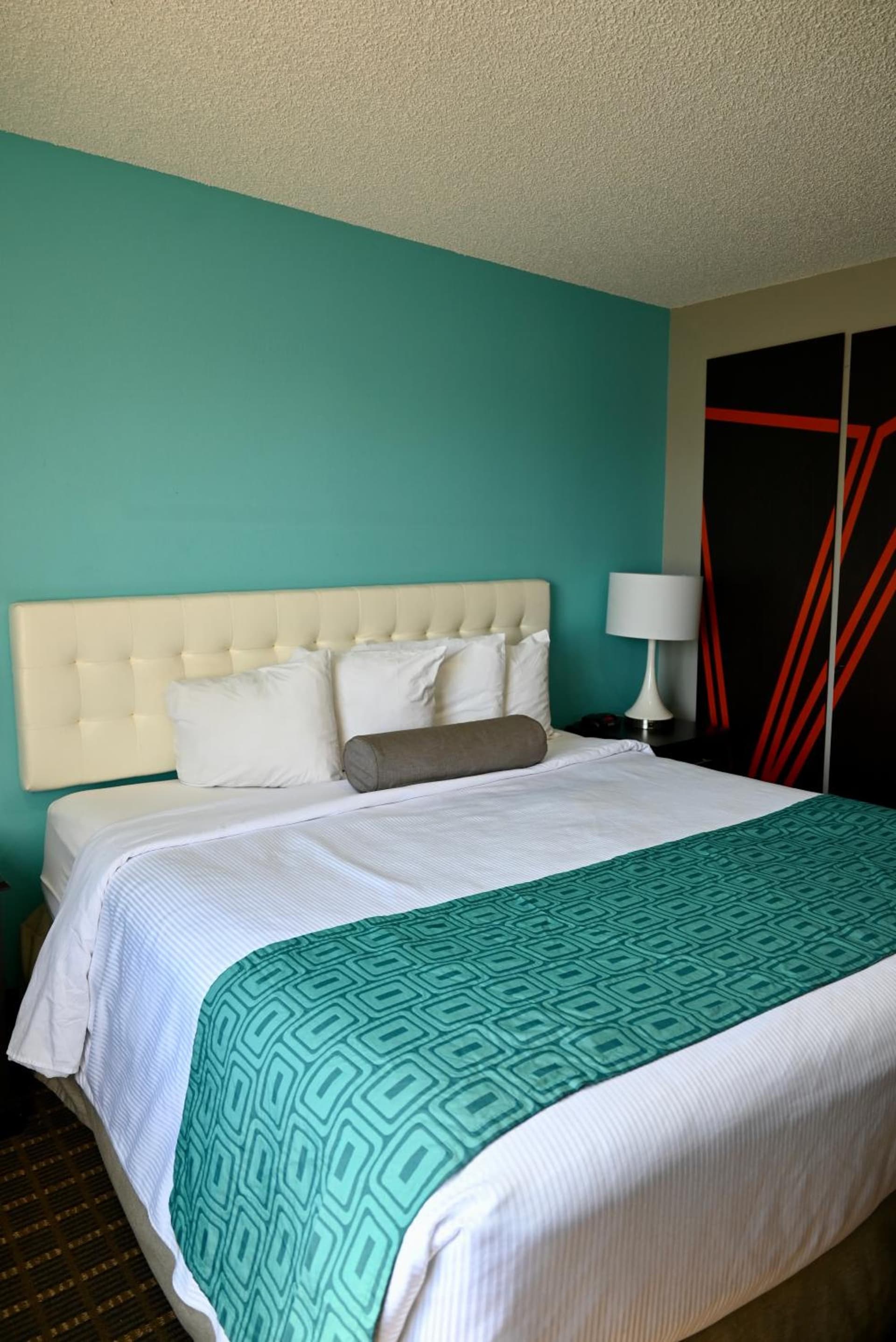 Howard Johnson by Wyndham Near Schlitterbahn gallery photo in New Braunfels, TX — image 14