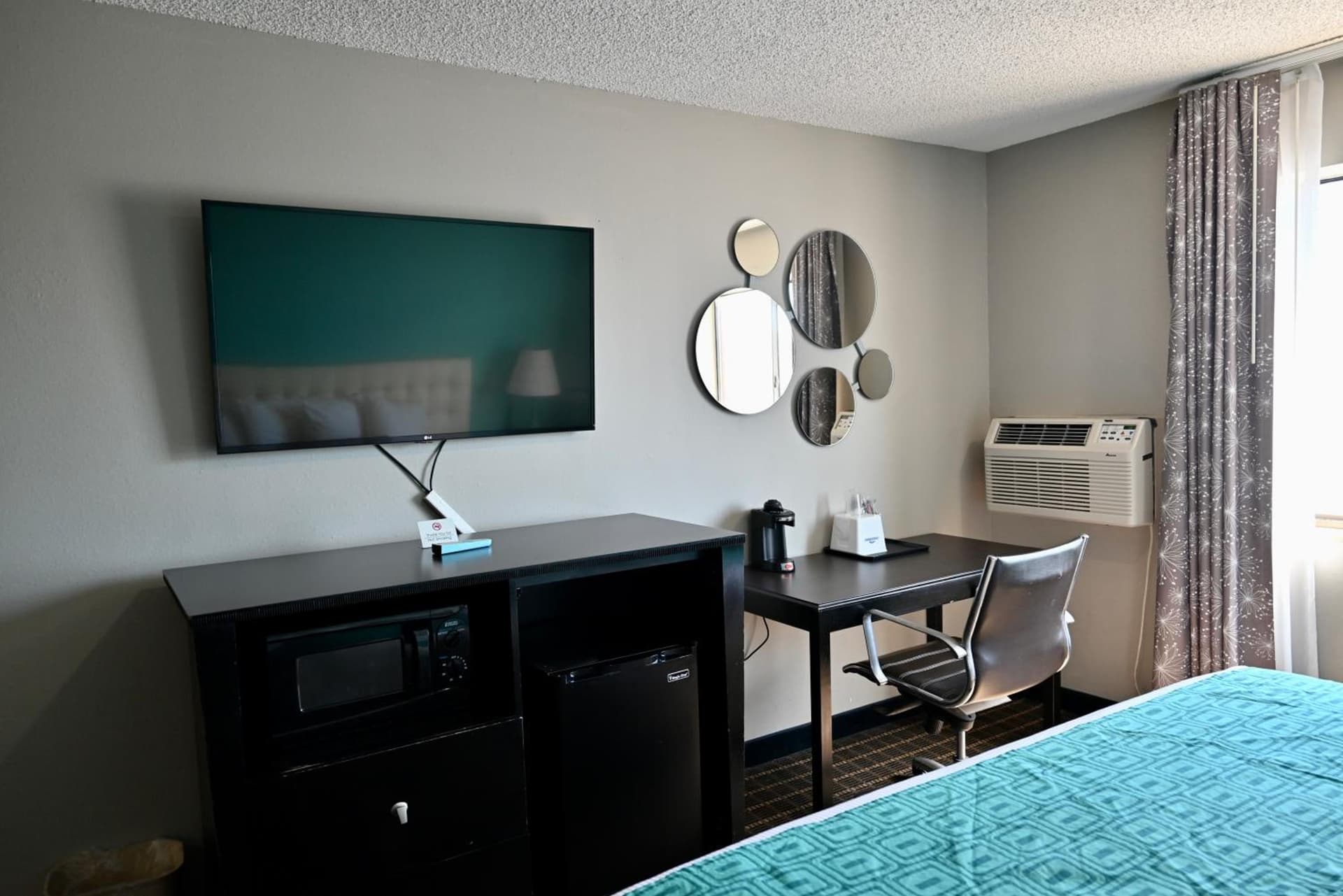 Howard Johnson by Wyndham Near Schlitterbahn gallery photo in New Braunfels, TX — image 12