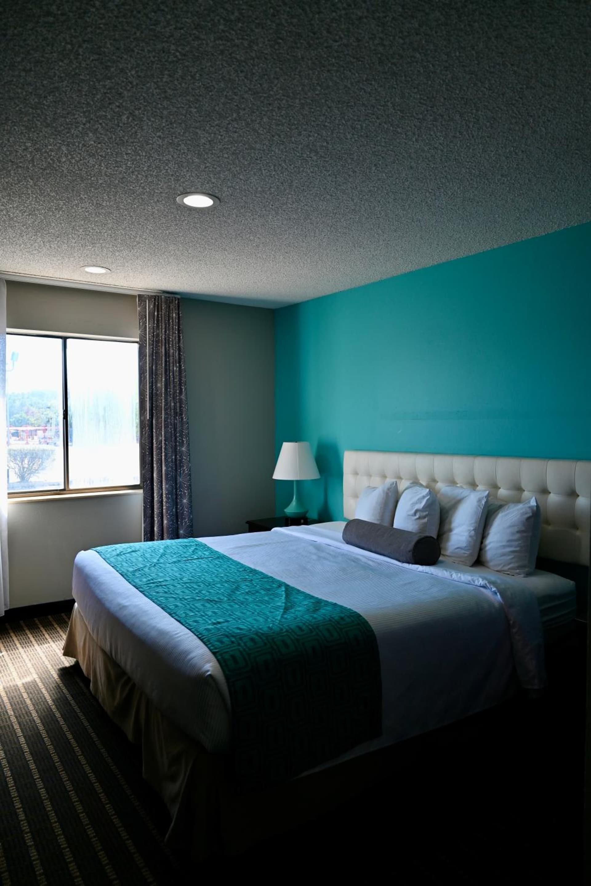 Howard Johnson by Wyndham Near Schlitterbahn gallery photo in New Braunfels, TX — image 28