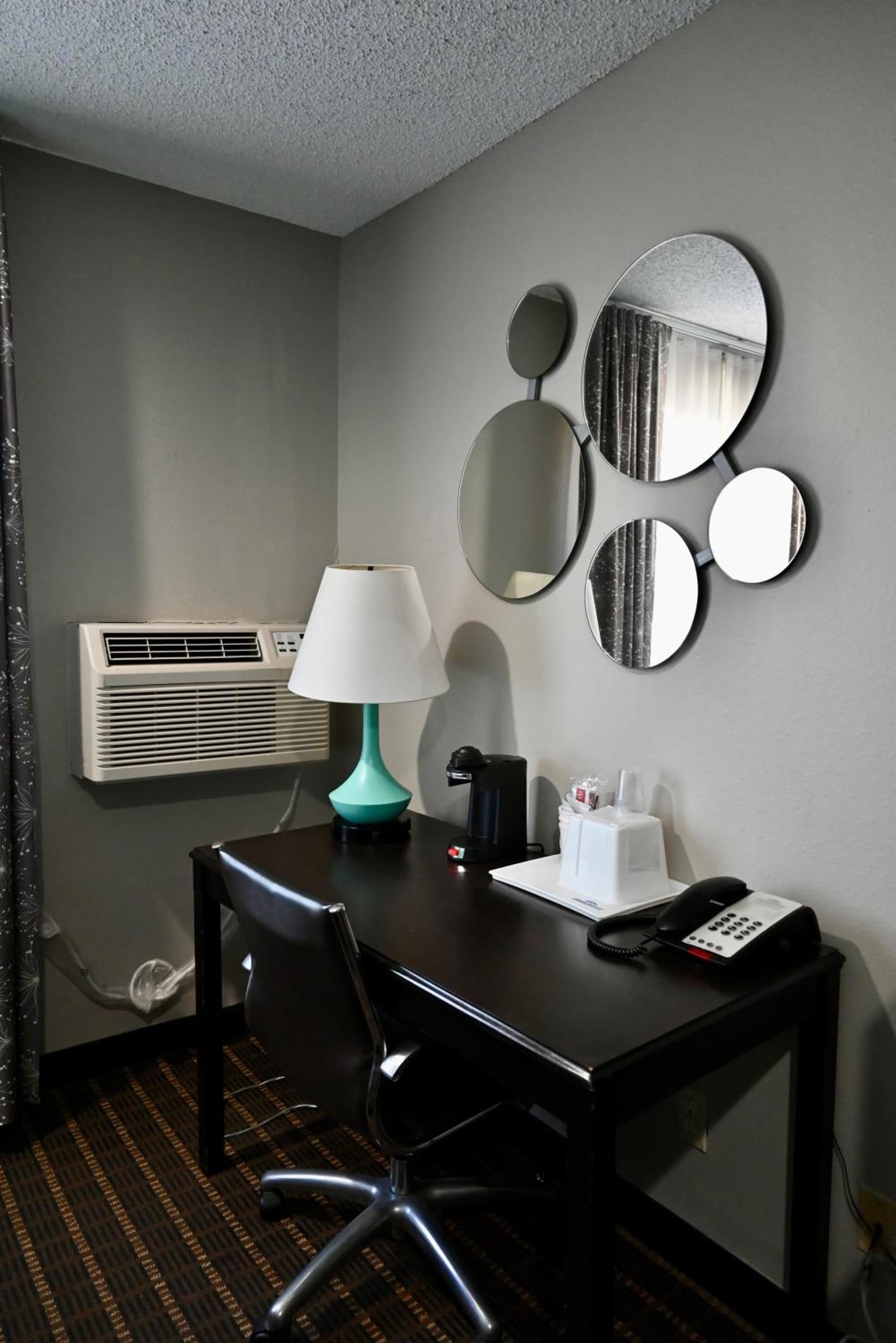 Howard Johnson by Wyndham Near Schlitterbahn gallery photo in New Braunfels, TX — image 33