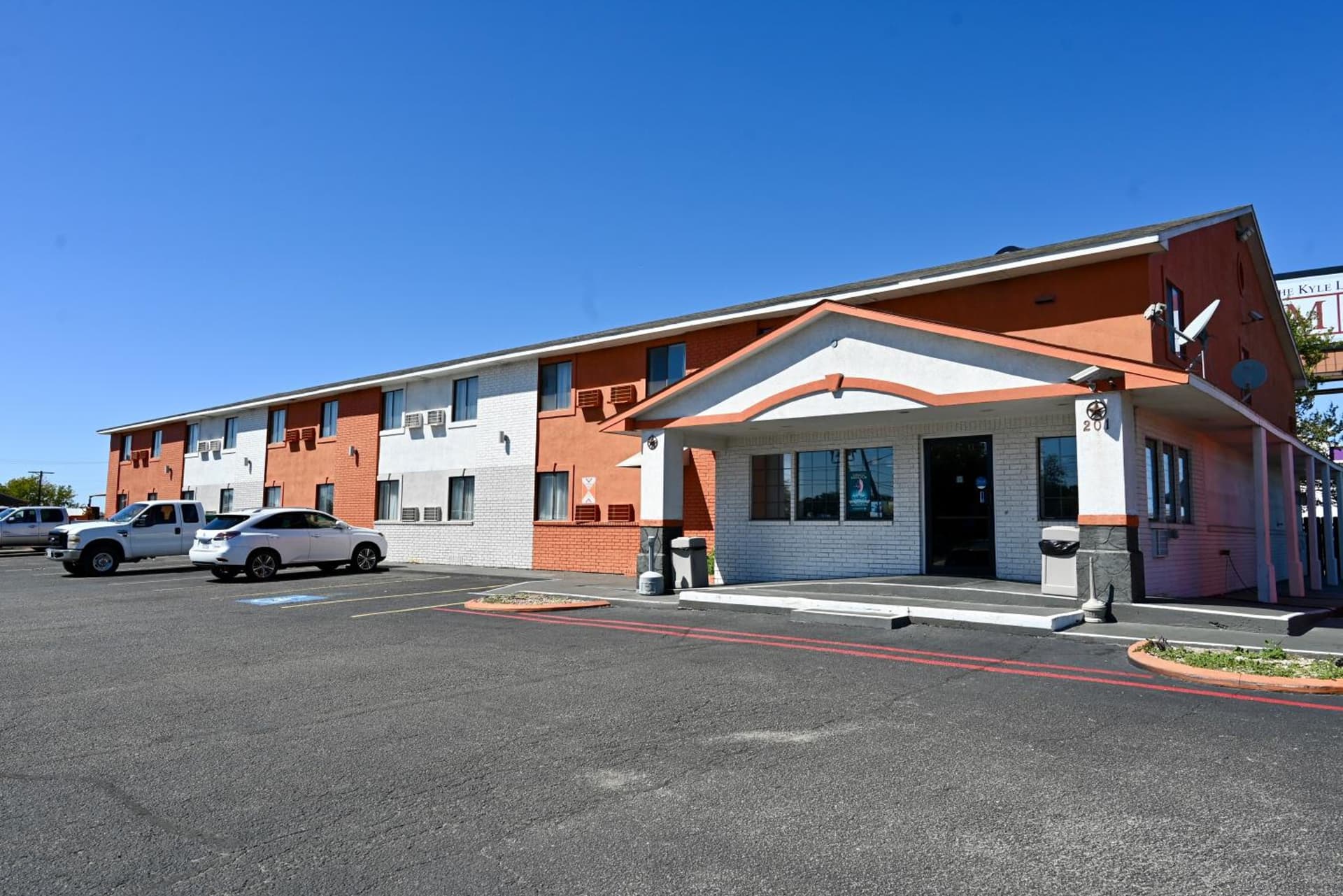 Howard Johnson by Wyndham Near Schlitterbahn gallery photo in New Braunfels, TX — image 19