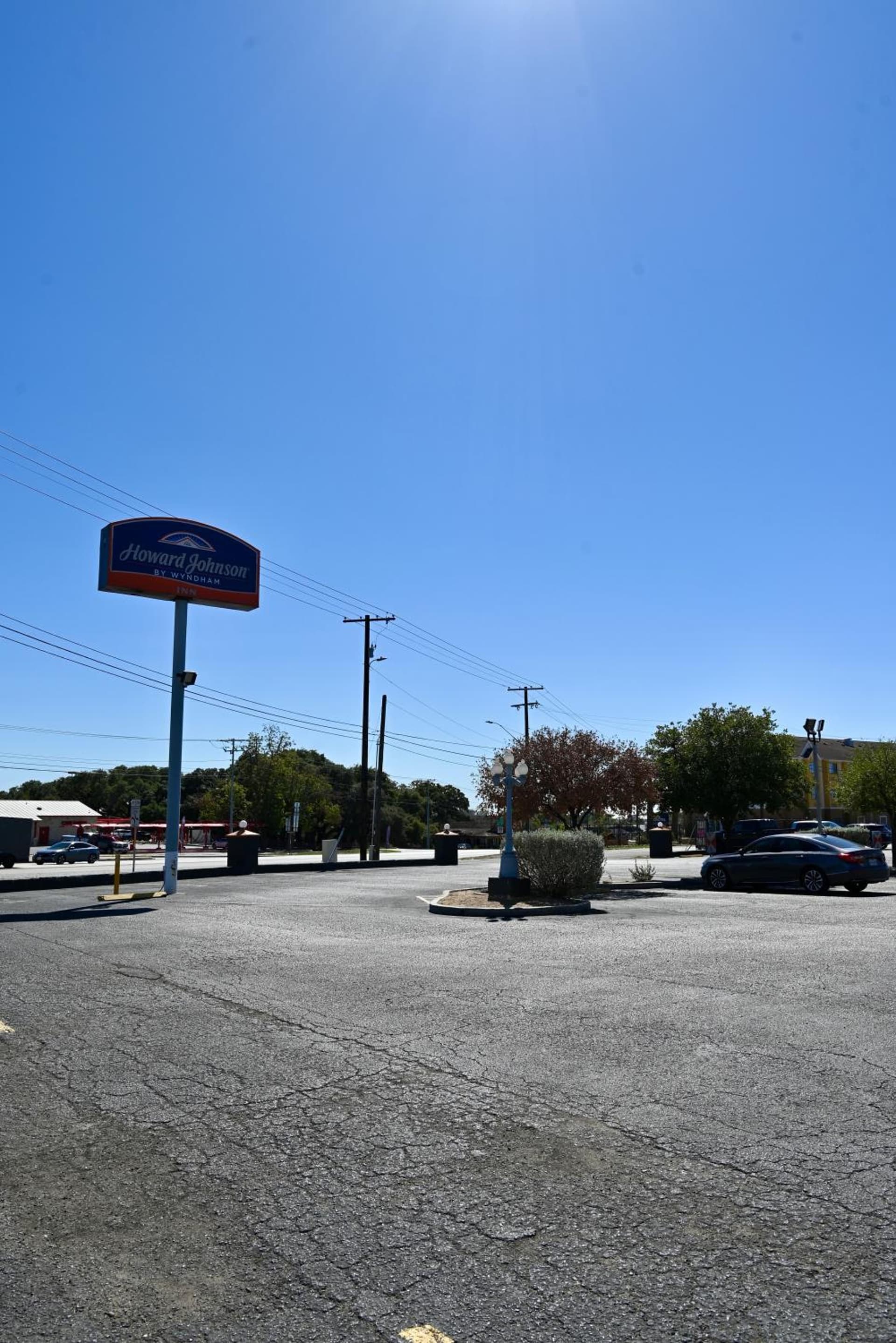 Howard Johnson by Wyndham Near Schlitterbahn gallery photo in New Braunfels, TX — image 24