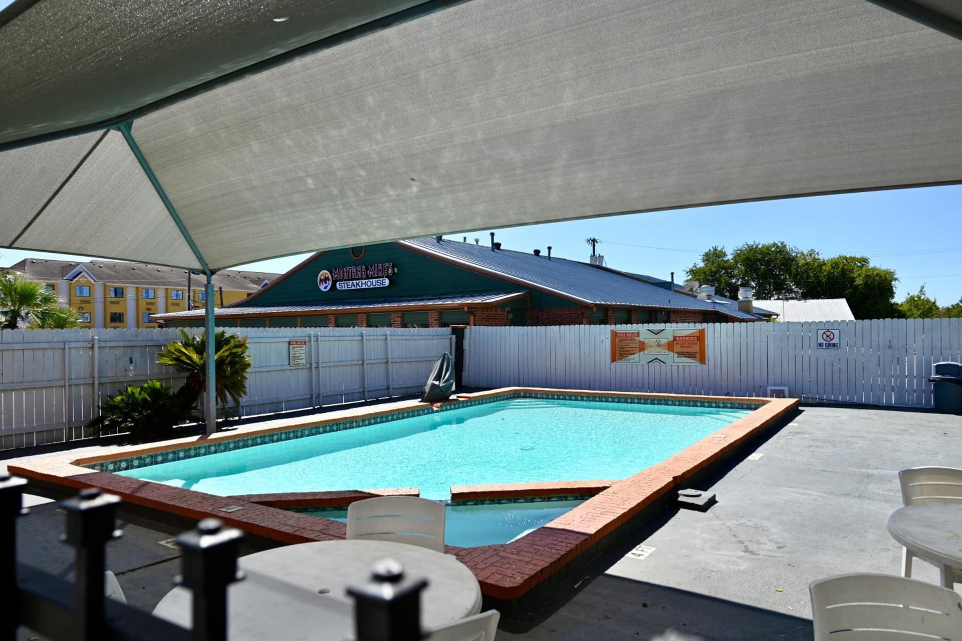 Howard Johnson by Wyndham Near Schlitterbahn gallery photo in New Braunfels, TX — image 40