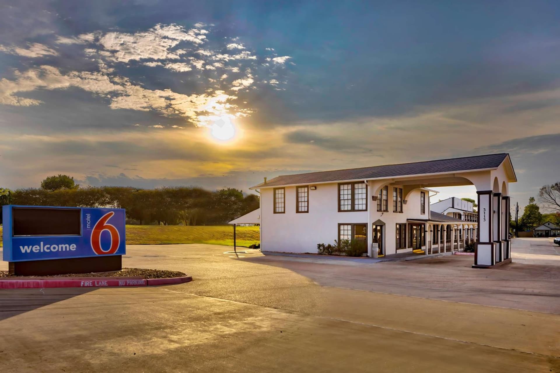 Motel 6-Bryan, TX - College Station — hotel in Bryan, Texas