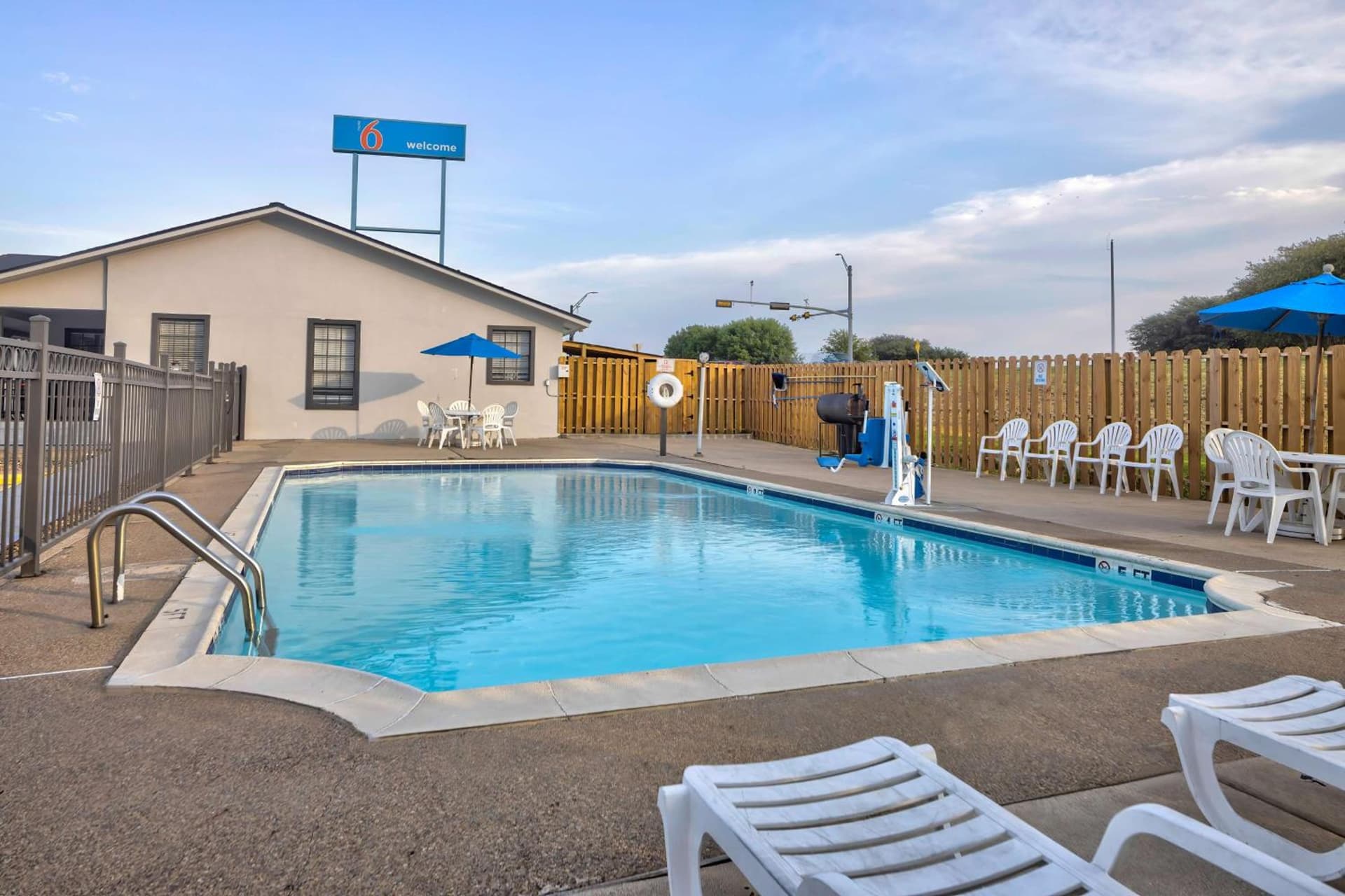 Motel 6-Bryan, TX - College Station interior in Bryan, TX — gallery photo 2