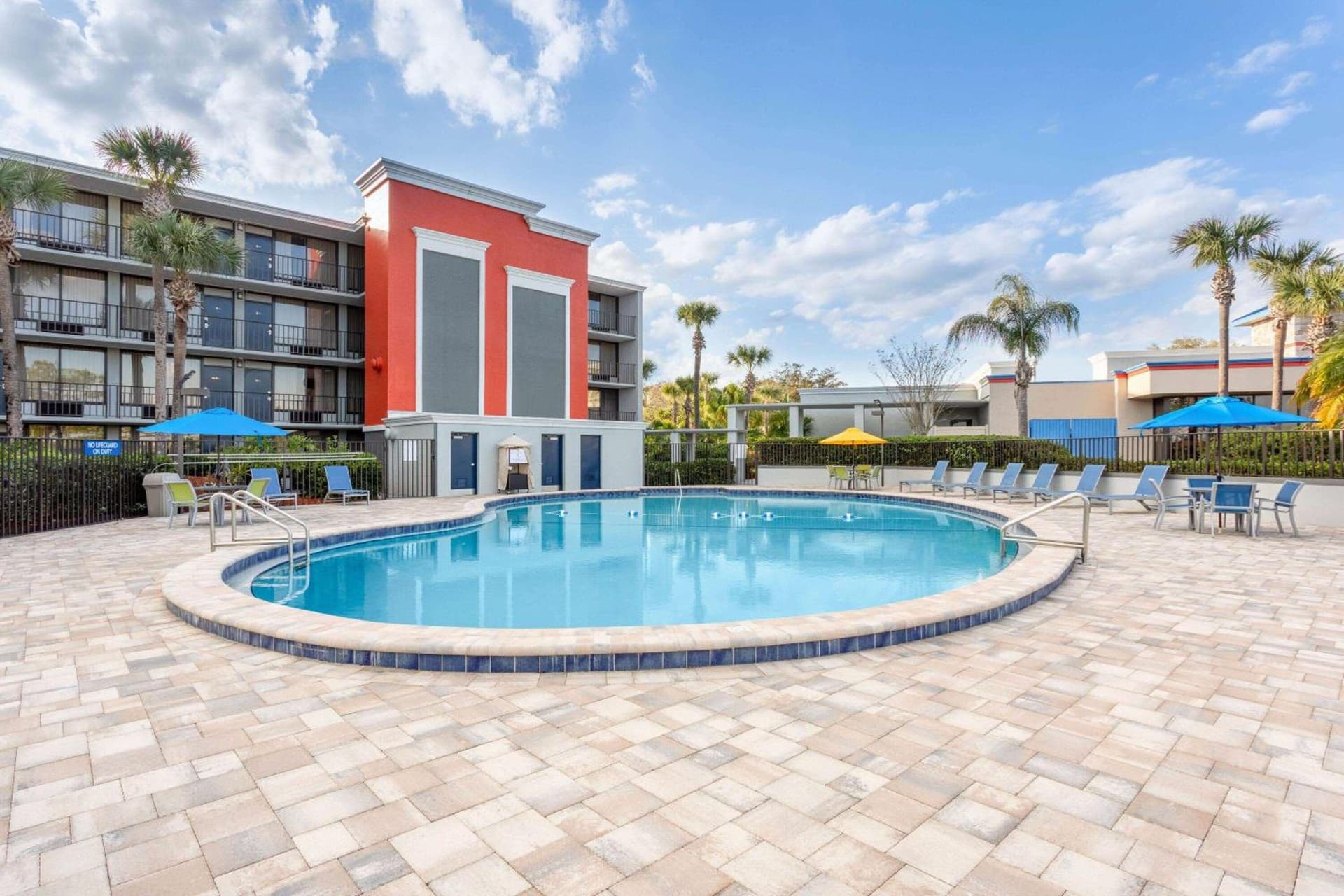 Days Inn by Wyndham Orlando Conv. Center/International Dr interior in Orlando, FL — gallery photo 2