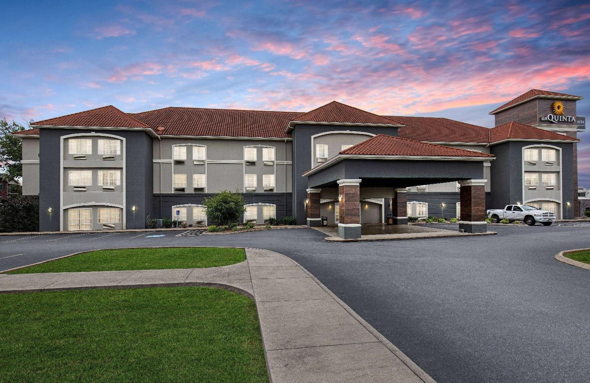 La Quinta by Wyndham Bowling Green featured exterior or lobby in Bowling Green, KY — similar hotel