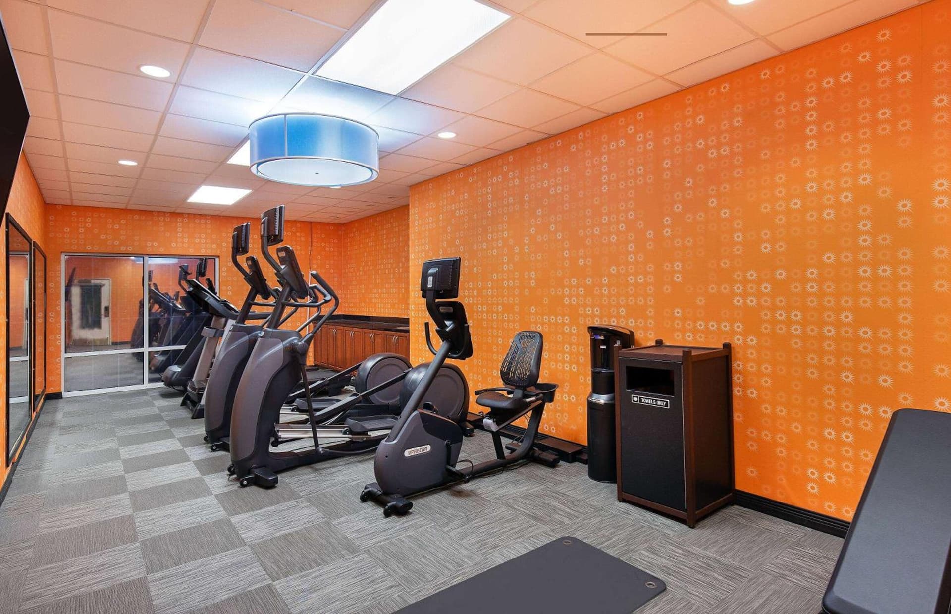 La Quinta by Wyndham Bowling Green interior in Bowling Green, KY — gallery photo 2