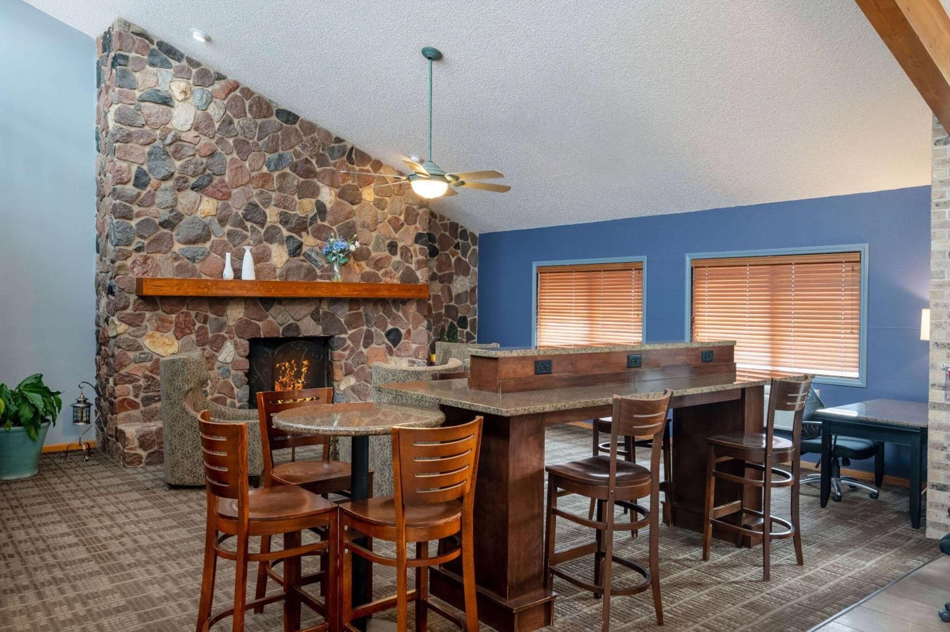 AmericInn by Wyndham Eau Claire gallery photo in Eau Claire, WI — image 33