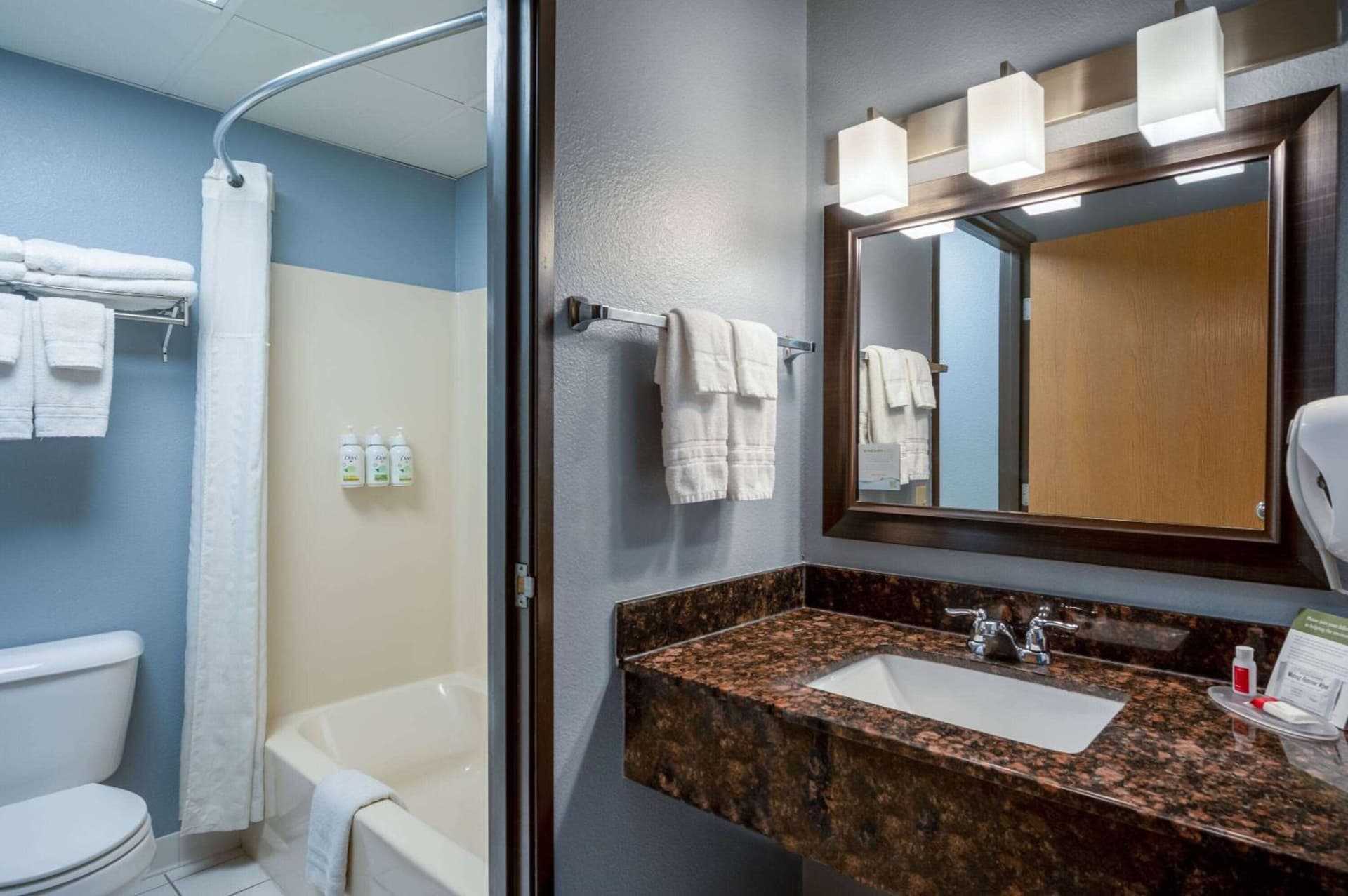 AmericInn by Wyndham Eau Claire gallery photo in Eau Claire, WI — image 25