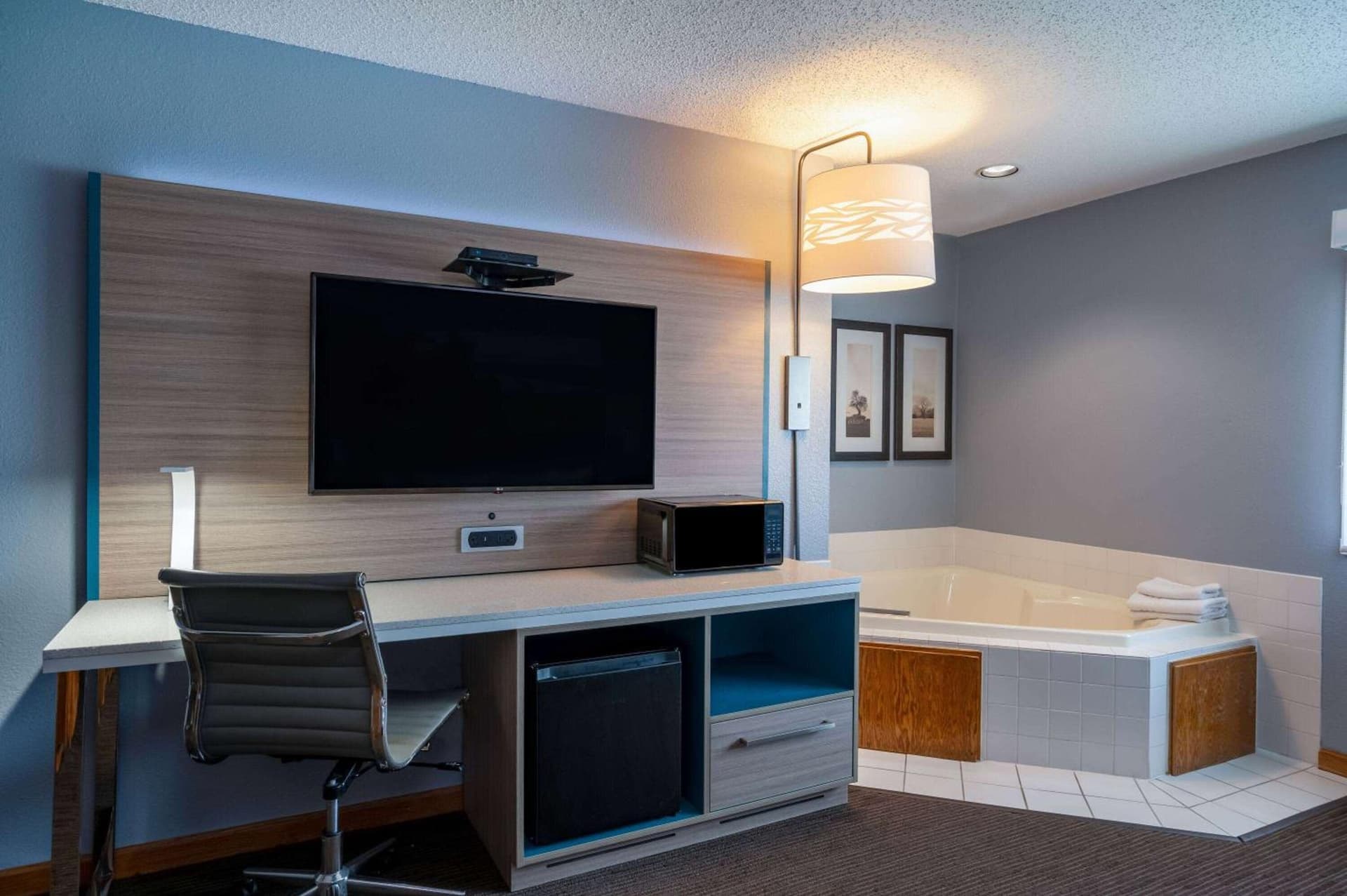 AmericInn by Wyndham Eau Claire interior in Eau Claire, WI — gallery photo 2