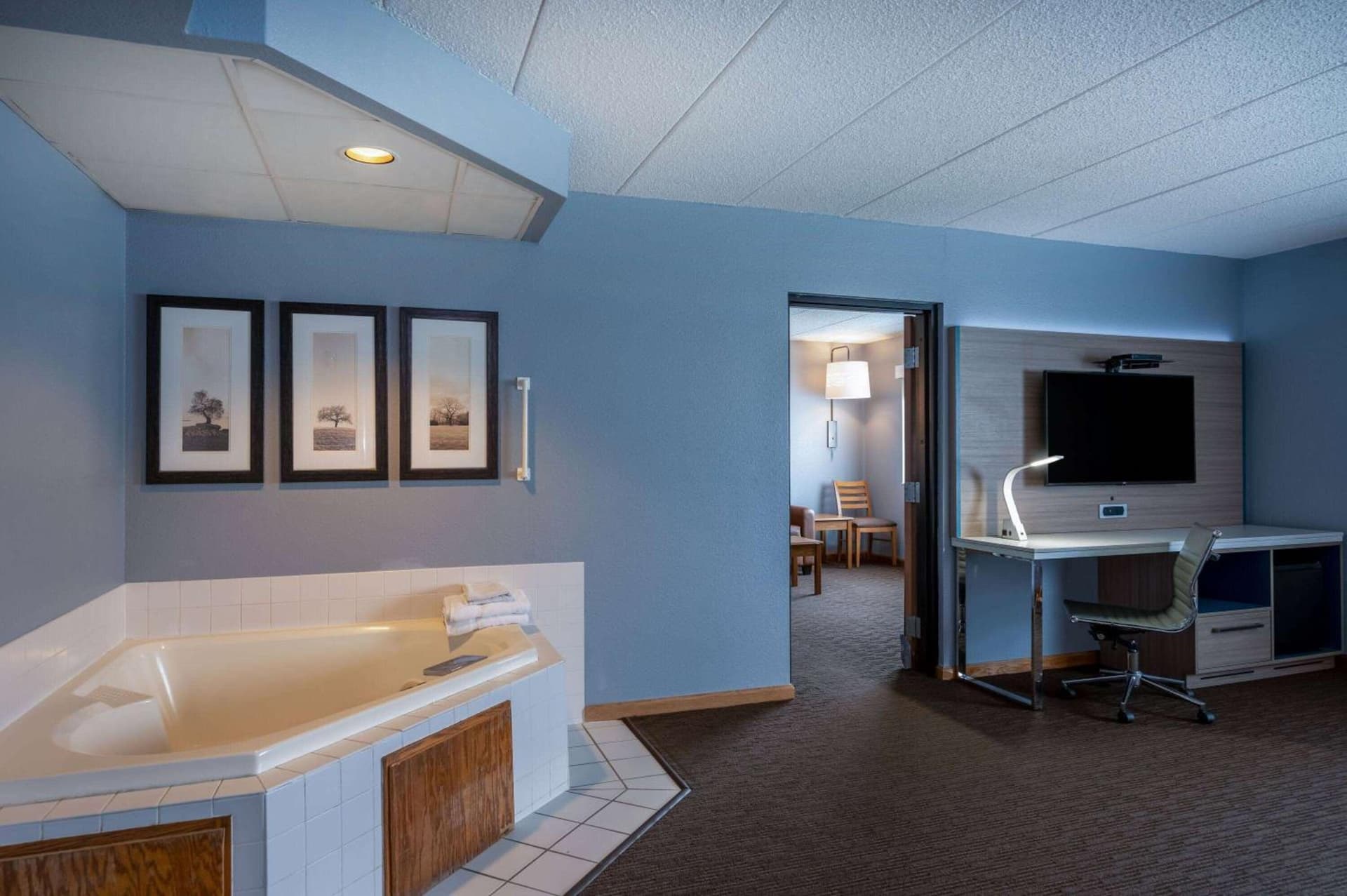 AmericInn by Wyndham Eau Claire gallery photo in Eau Claire, WI — image 42