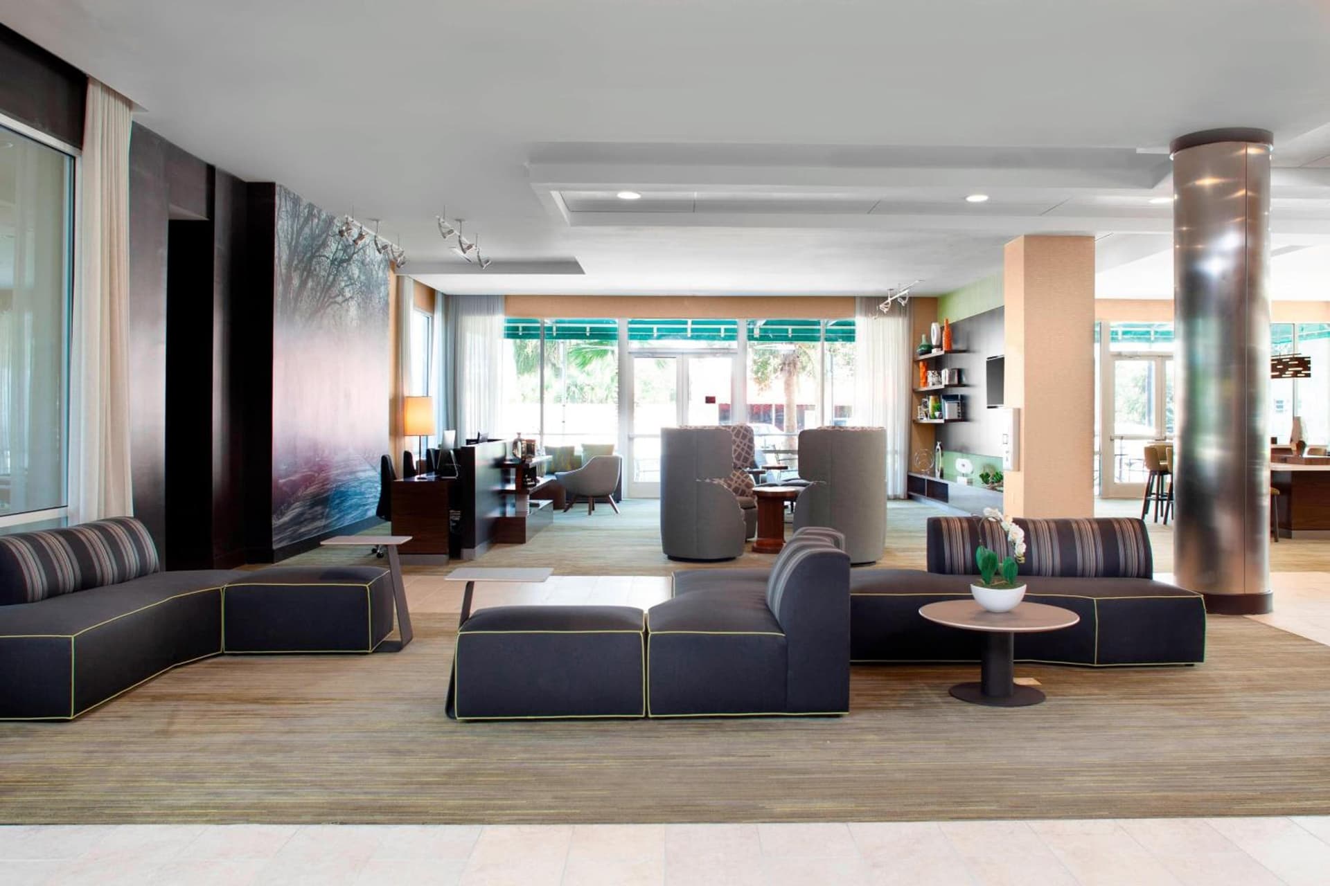 Courtyard by Marriott DeLand Historic Downtown interior in DeLand, FL — gallery photo 2
