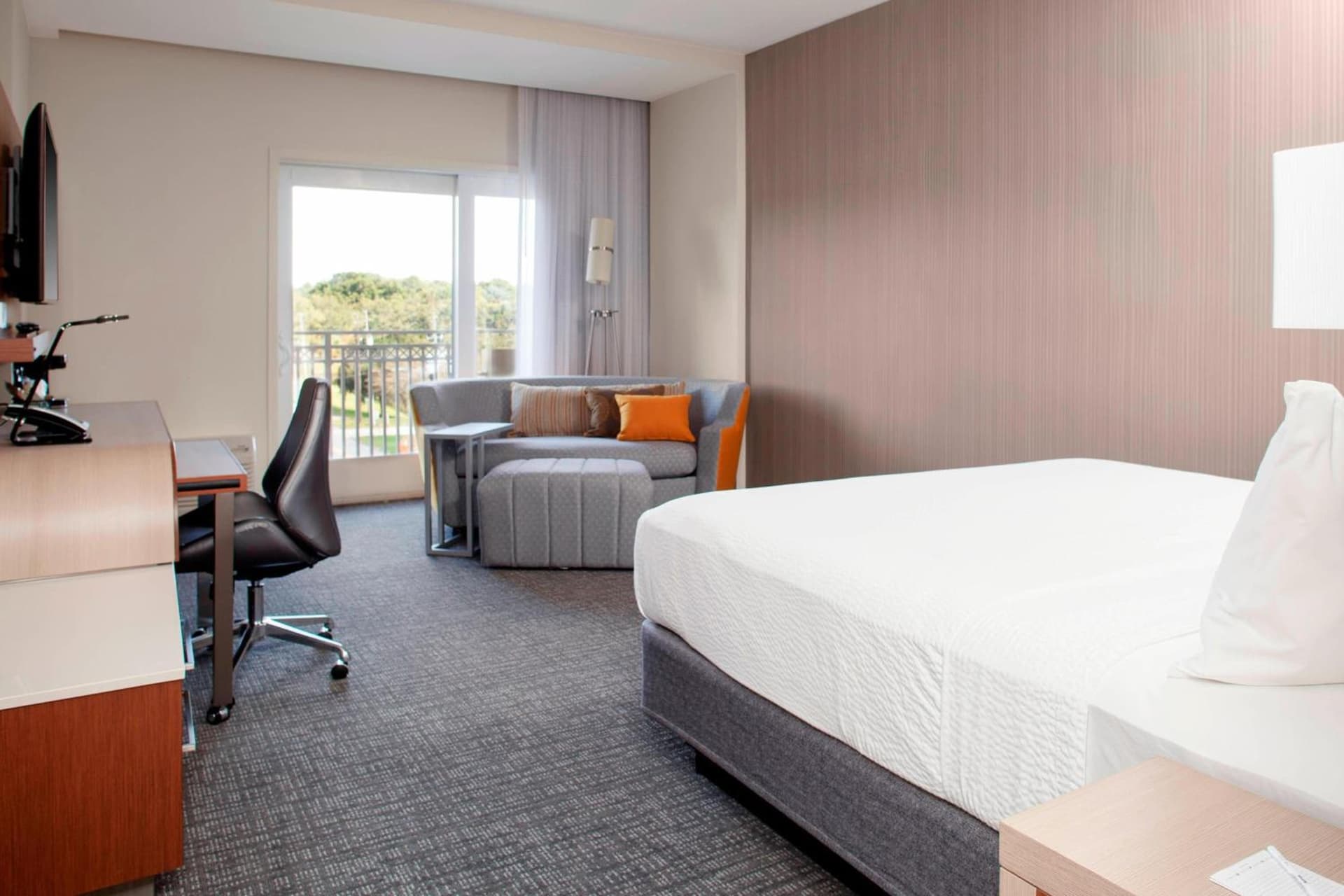 Courtyard by Marriott DeLand Historic Downtown gallery photo in DeLand, FL — image 17
