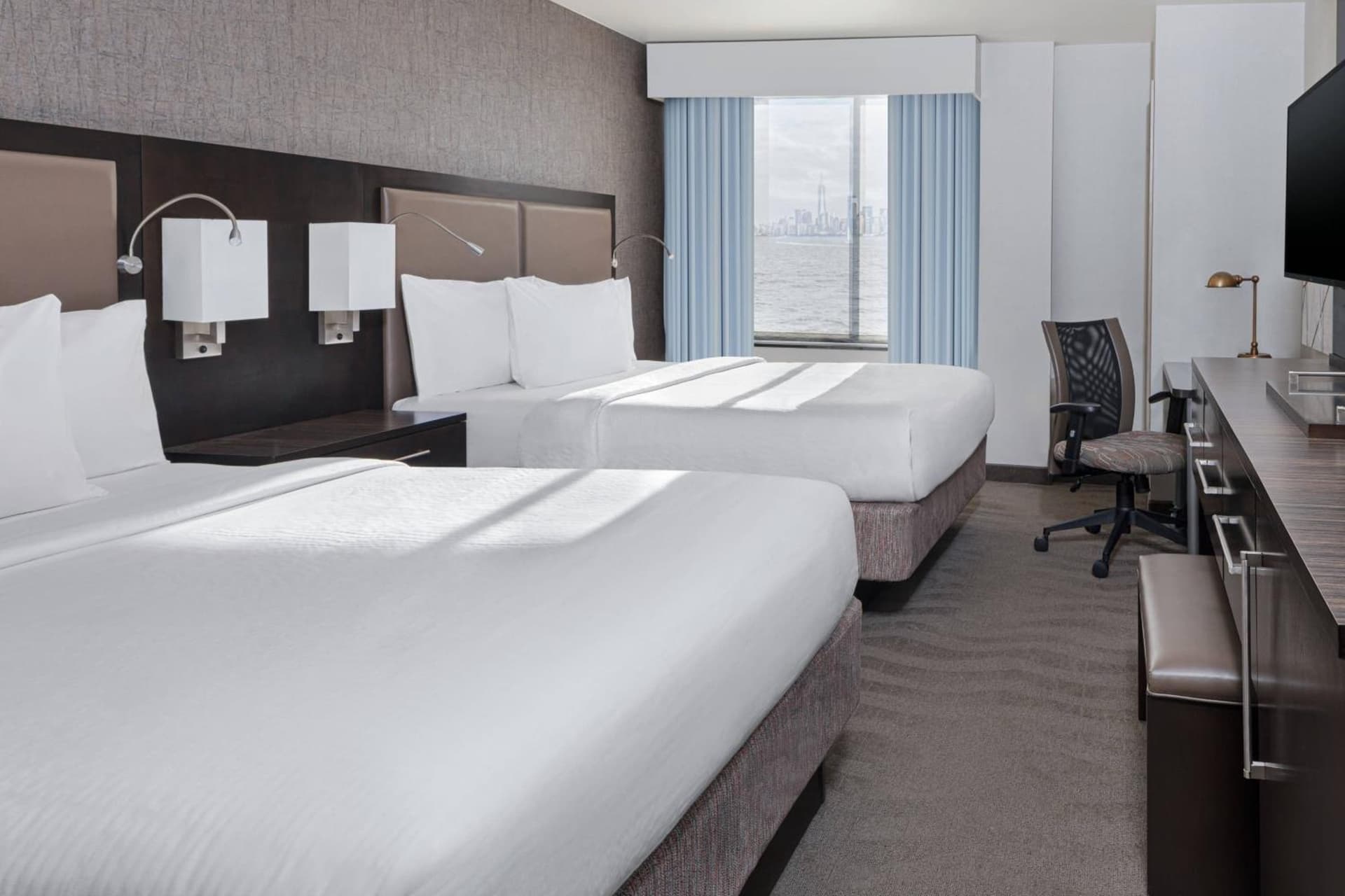 Fairfield Inn & Suites by Marriott New York Staten Island interior in Staten Island, NY — gallery photo 2
