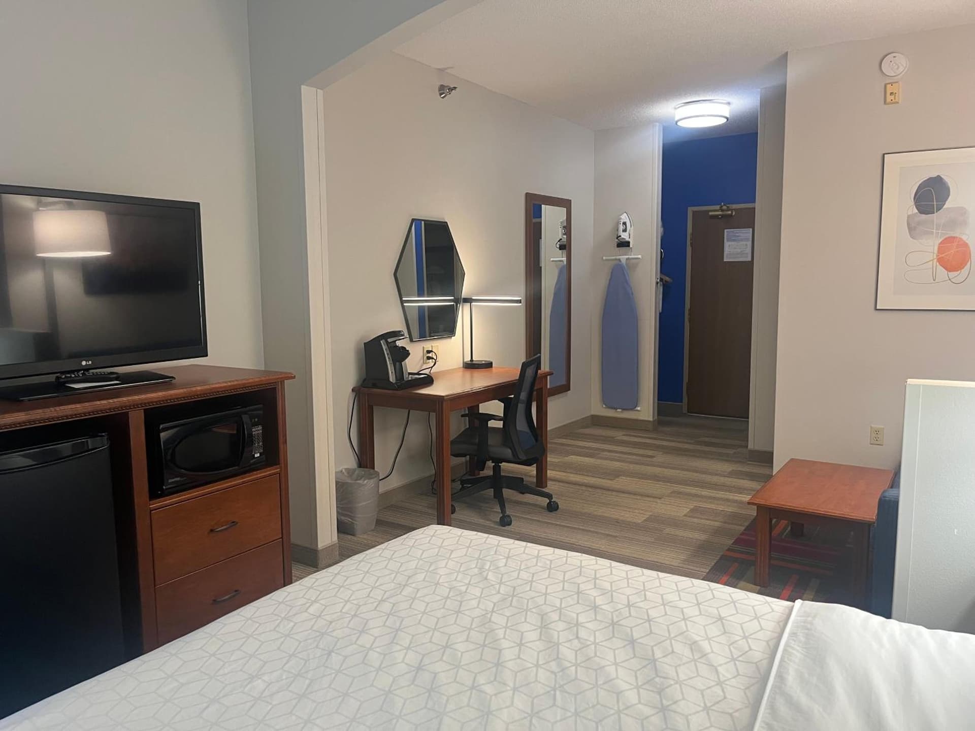 Holiday Inn Express Hotel & Suites Sioux Falls At Empire Mall by IHG property views in Sioux Falls, SD — gallery photo 3