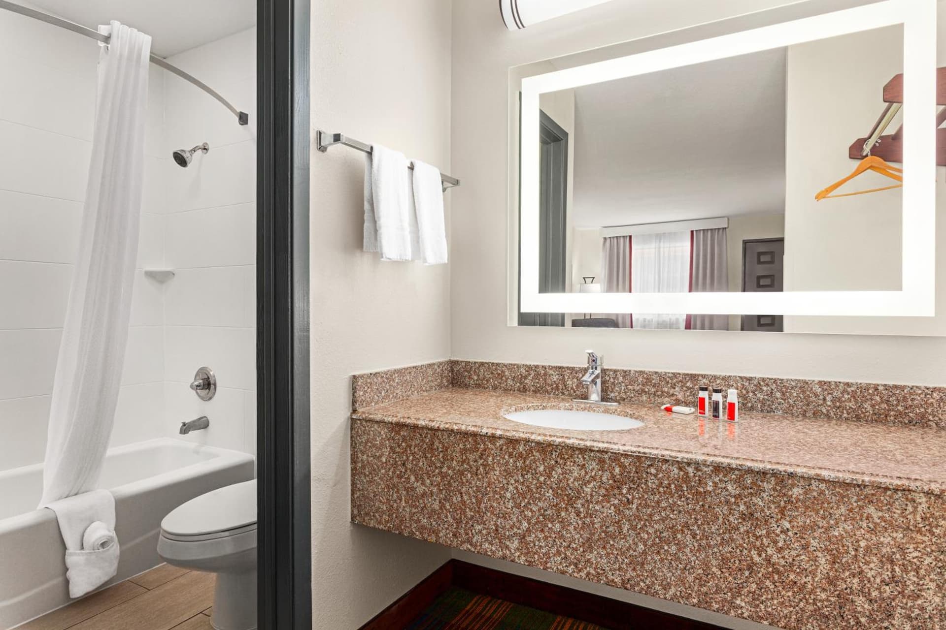 Ramada by Wyndham San Antonio Near SeaWorld - Lackland AFB interior in San Antonio, TX — gallery photo 2