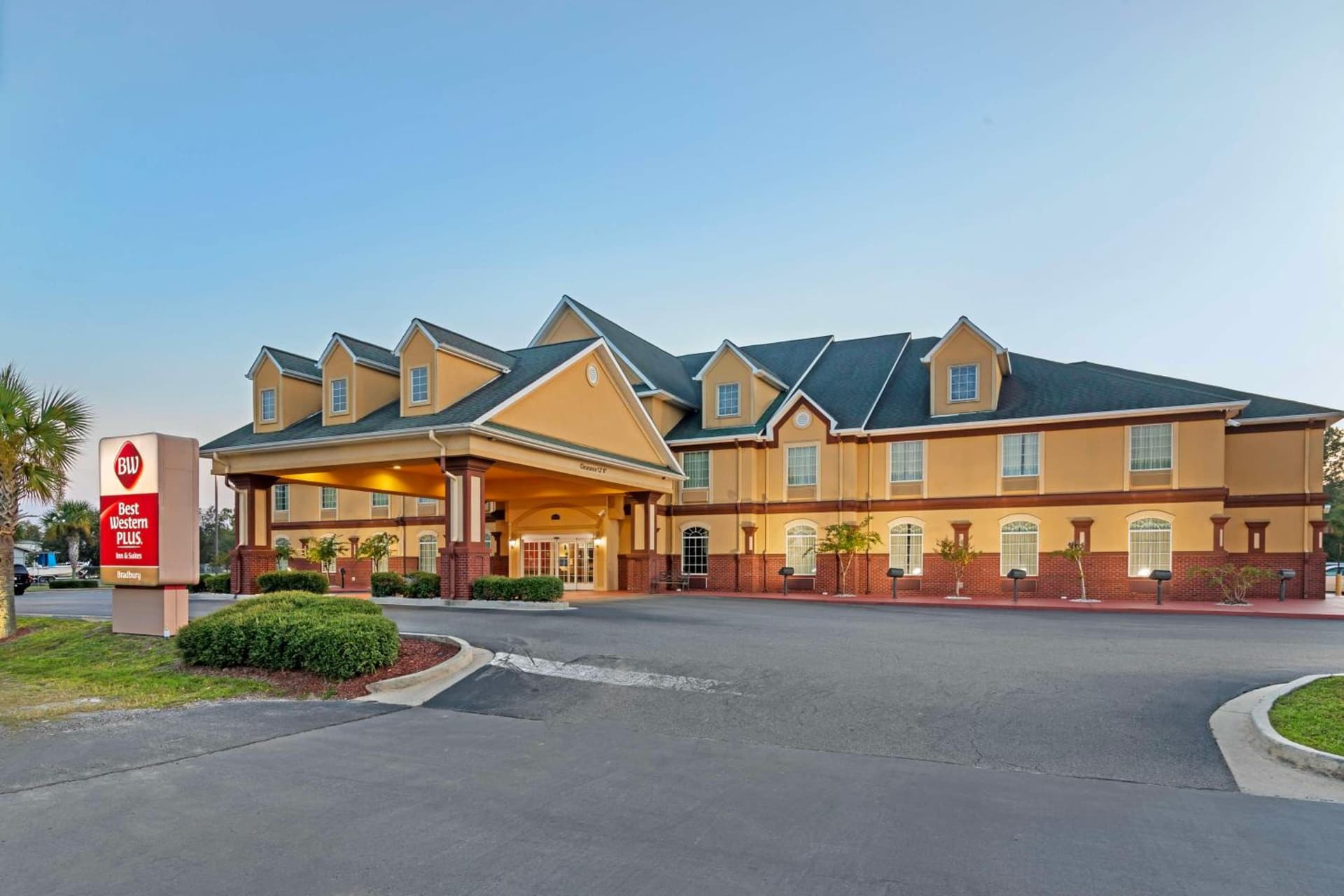 Best Western Plus Bradbury Inn and Suites — hotel in Waycross, Georgia