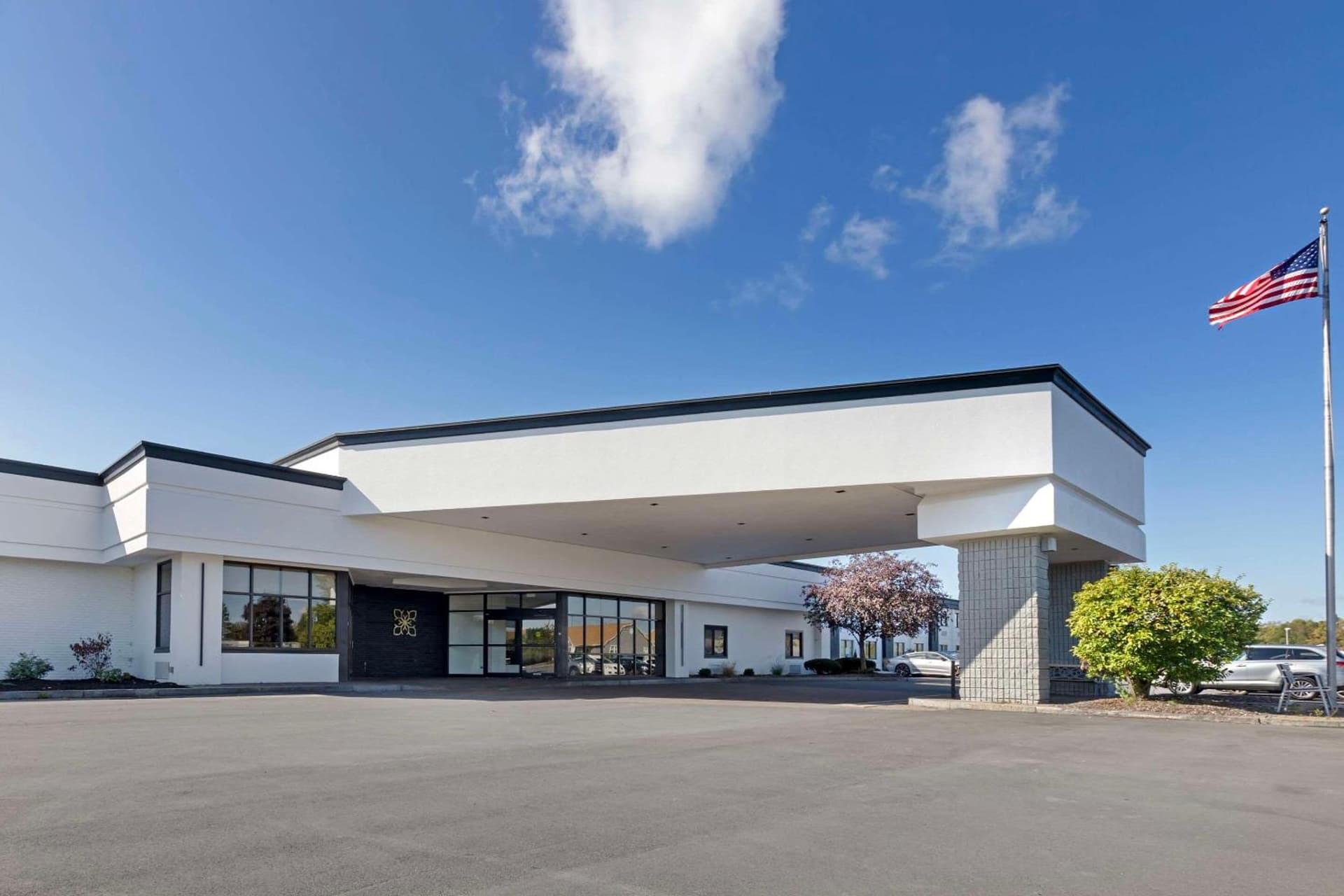 The Lux Hotel & Conference Center, an Ascend Collection Hotel — hotel in Waterloo, Illinois